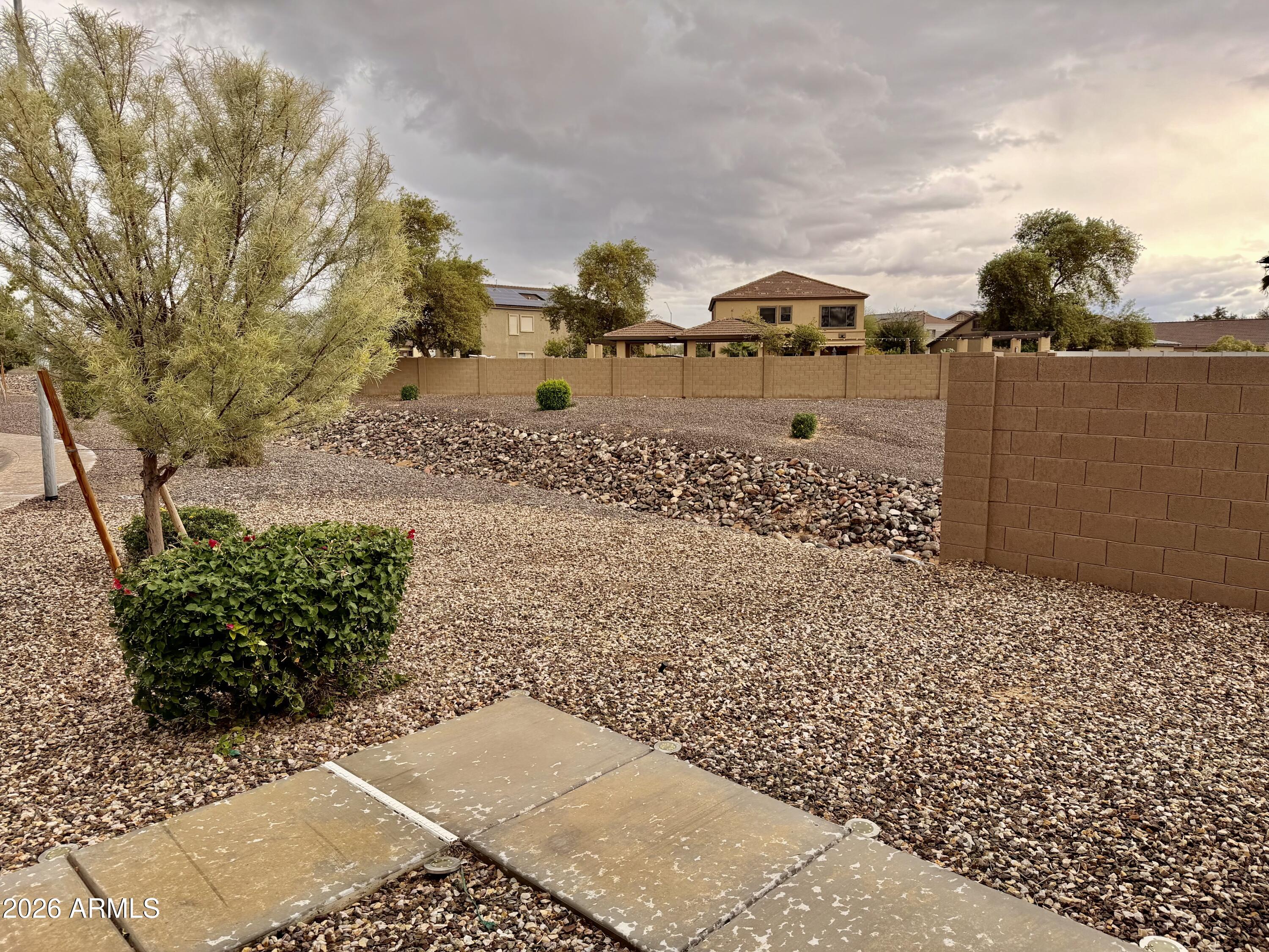 1553 E ELEGANTE Drive