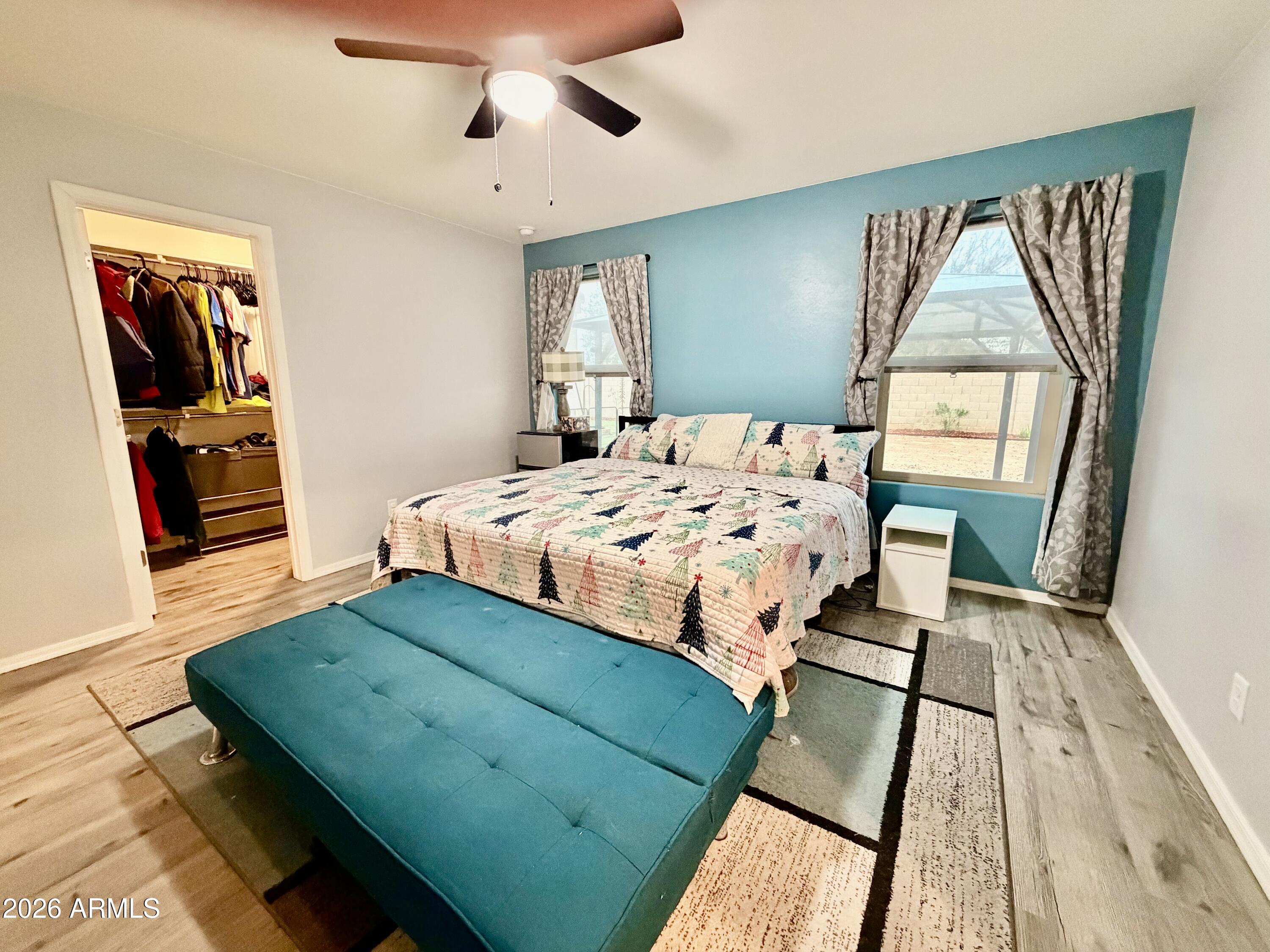 1553 E ELEGANTE Drive