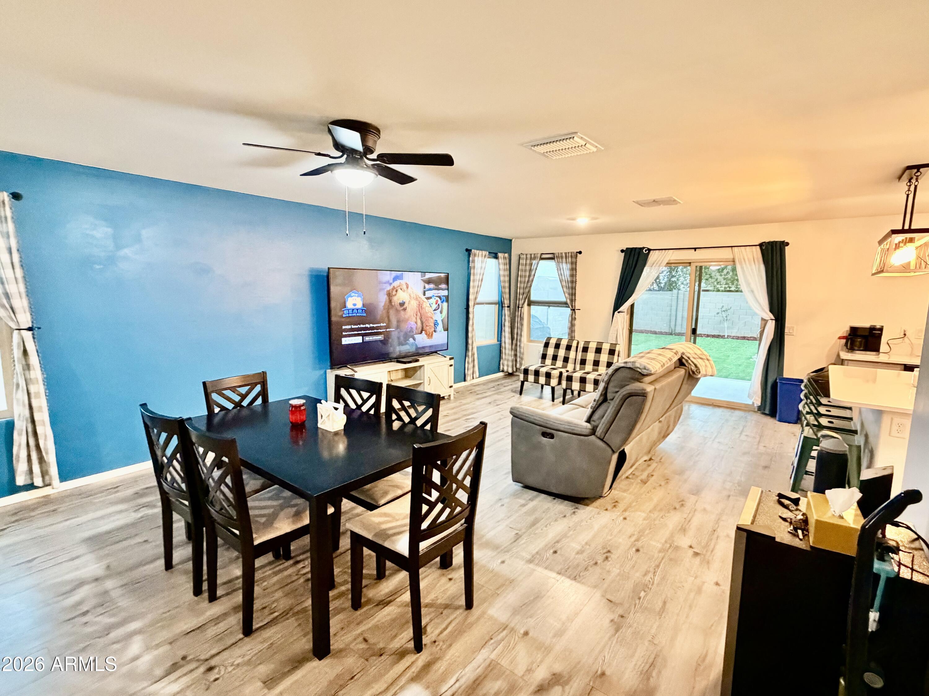 1553 E ELEGANTE Drive