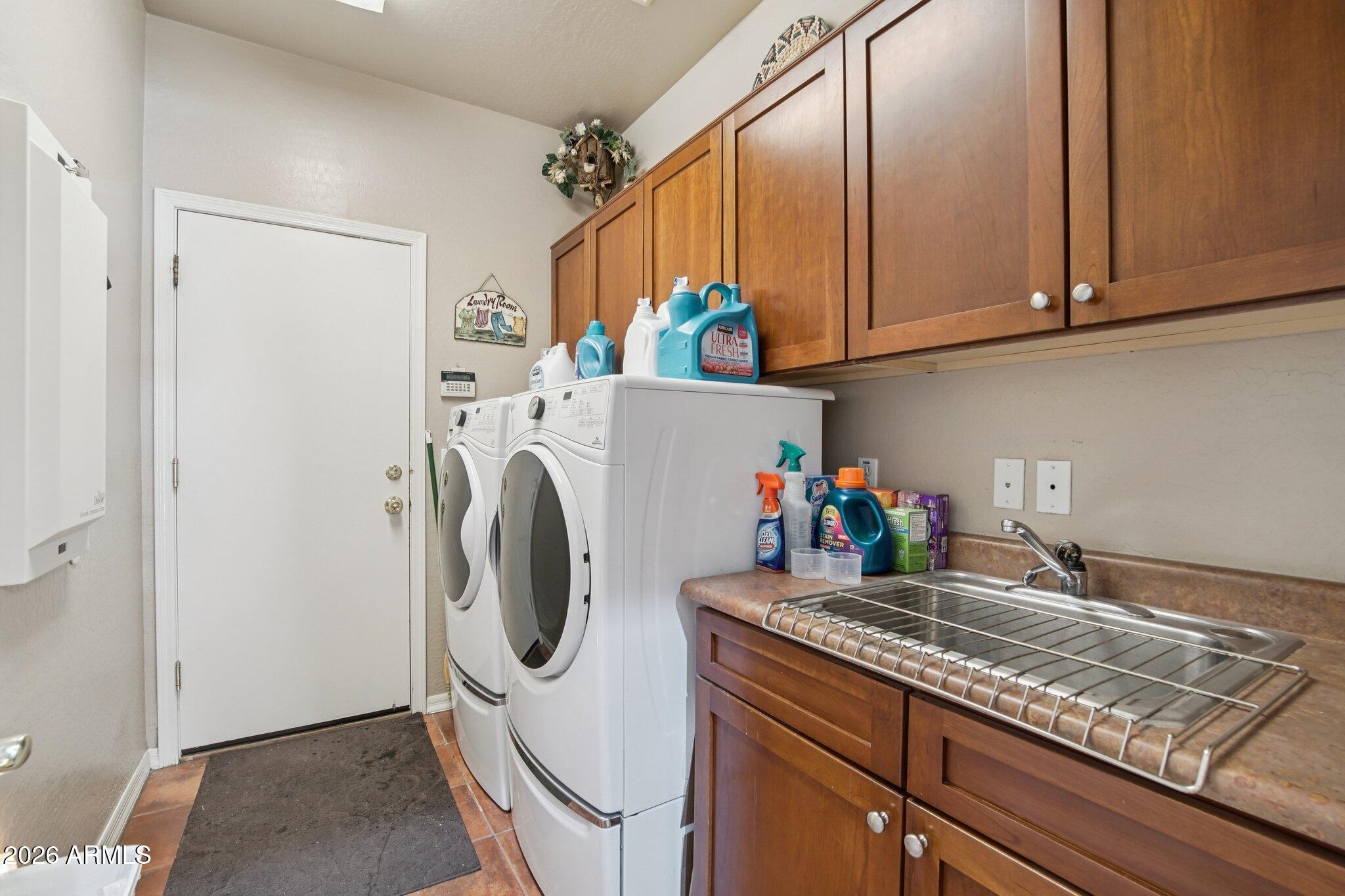 1051 W SIERRA MADRE Avenue