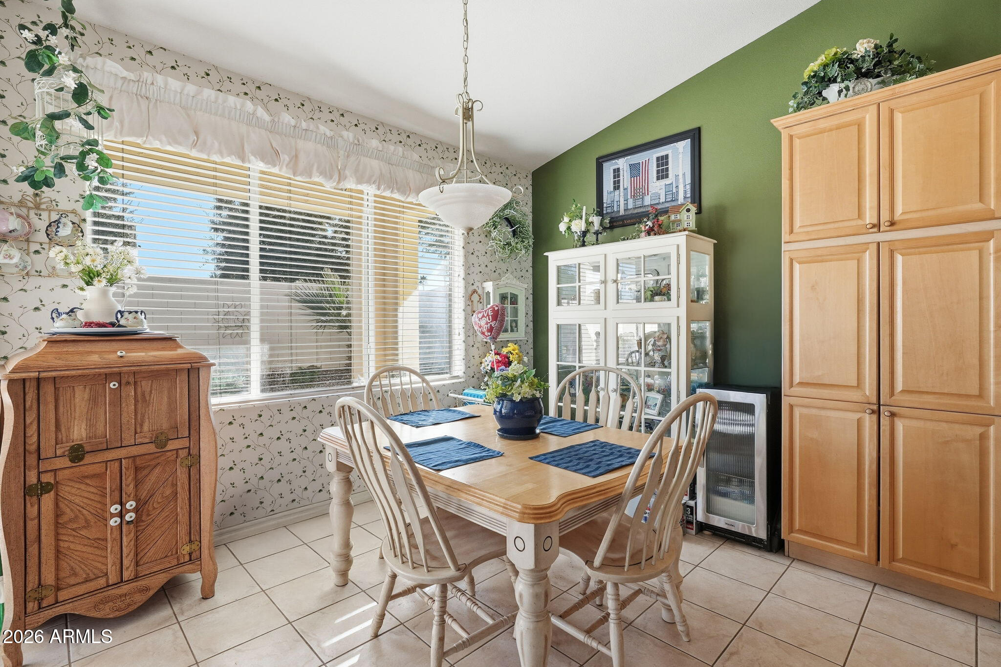 1381 W MAPLEWOOD Street