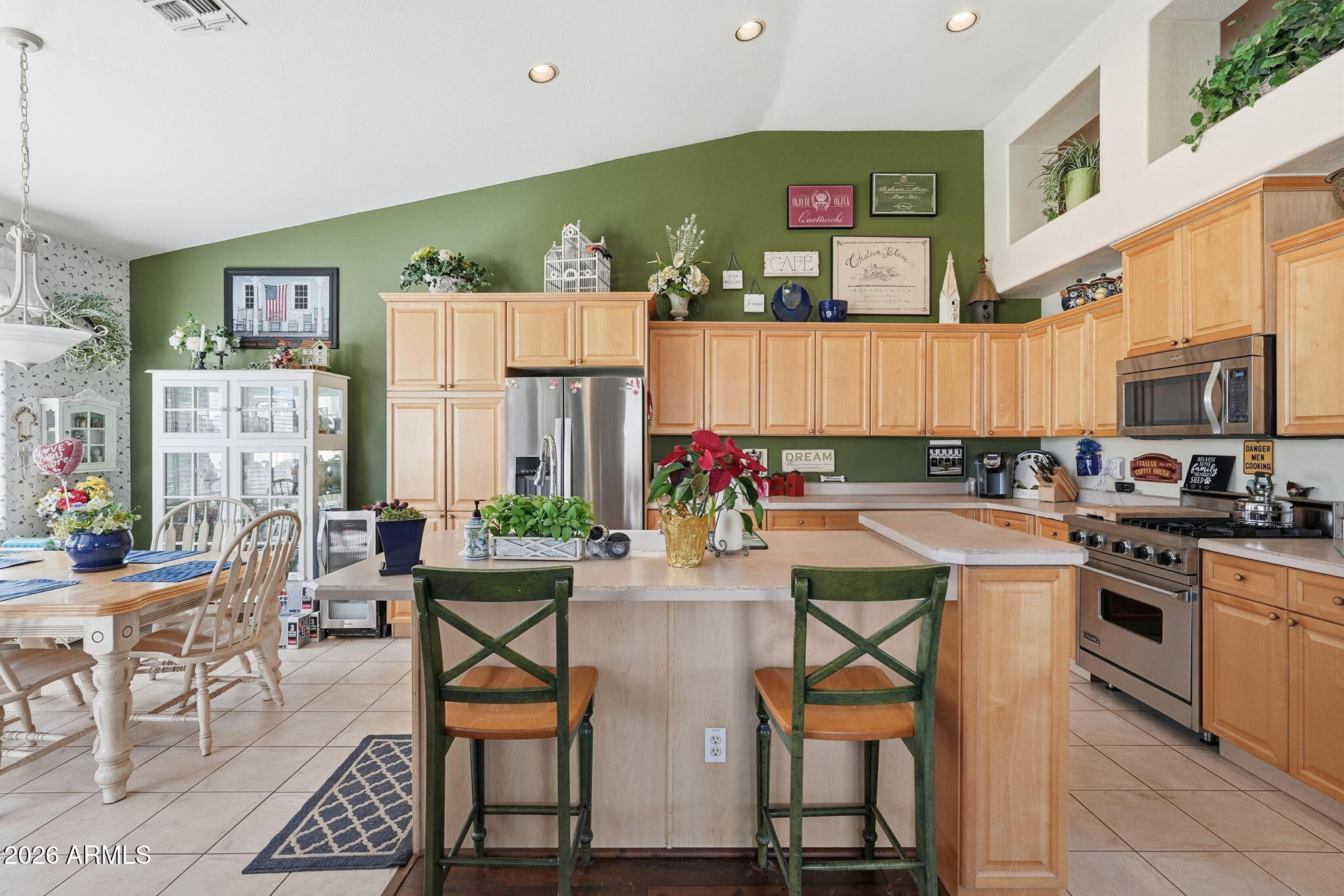 1381 W MAPLEWOOD Street