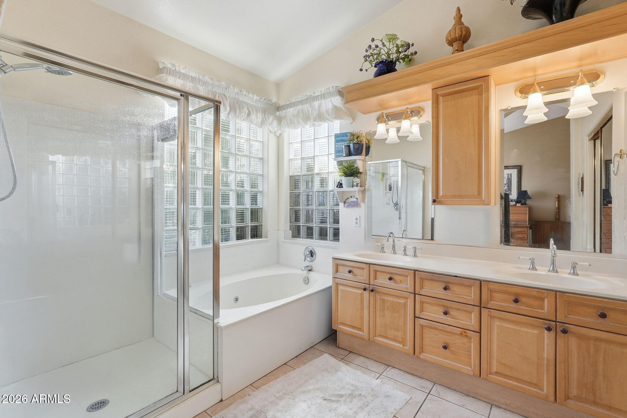 1381 W MAPLEWOOD Street