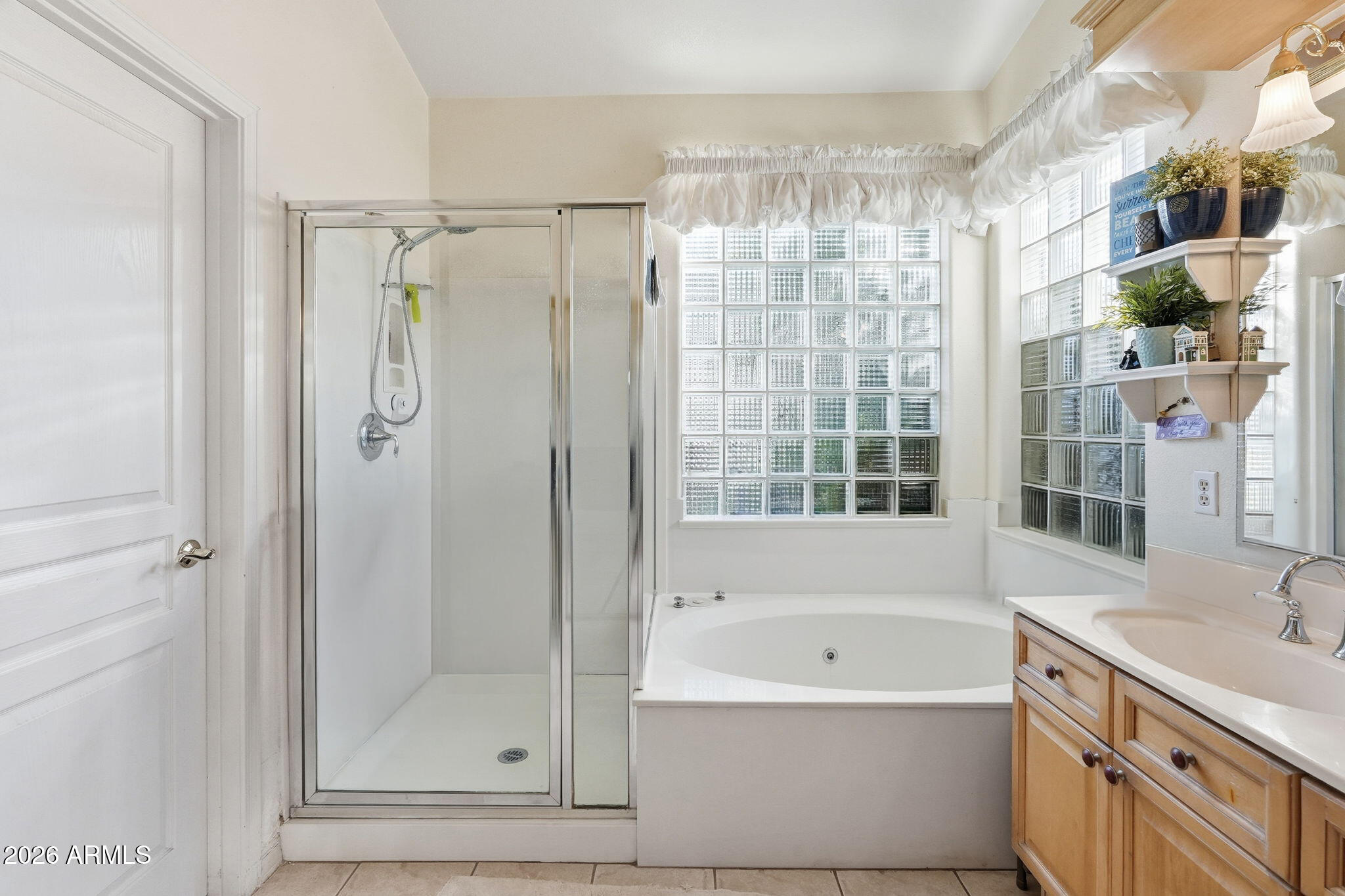 1381 W MAPLEWOOD Street