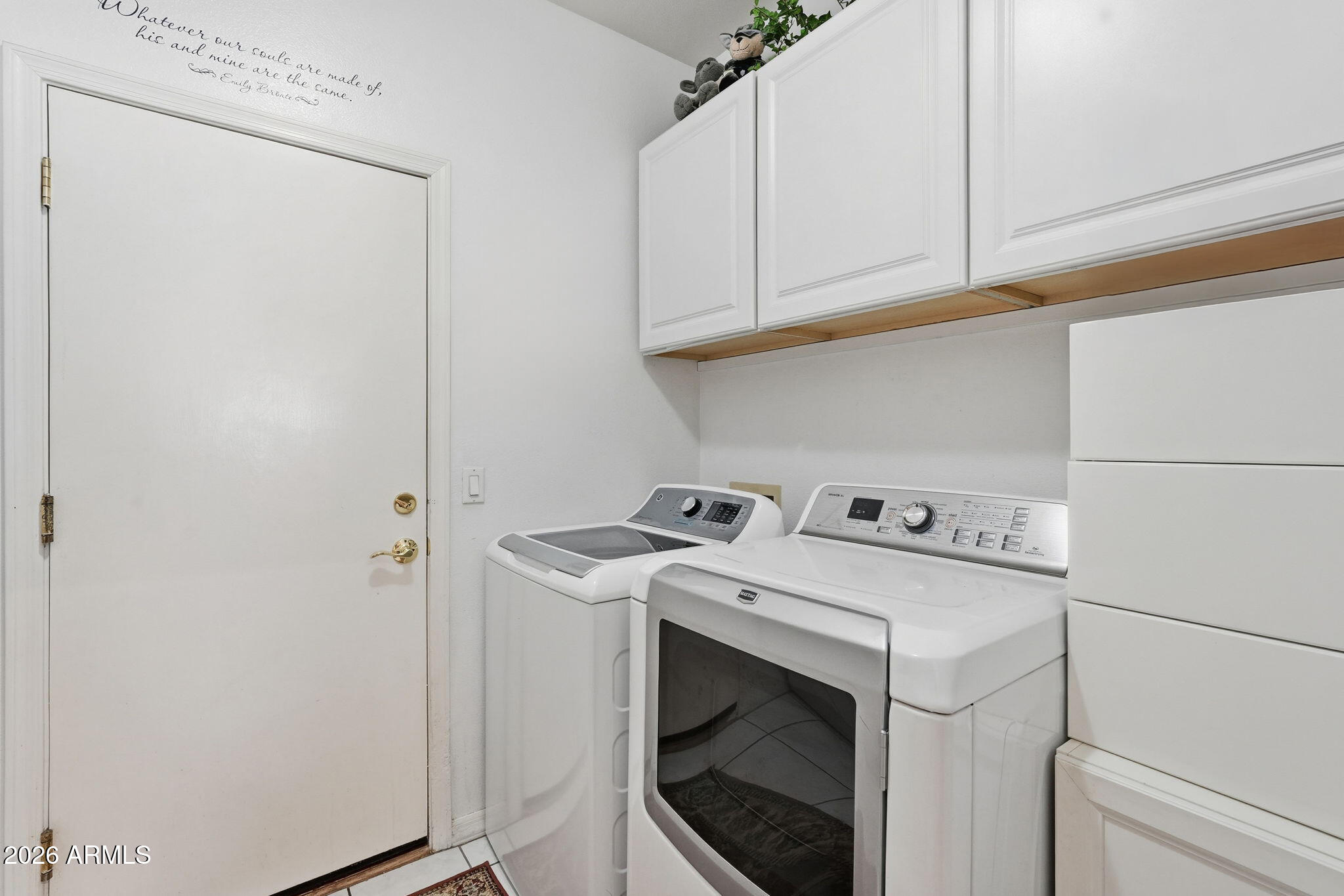 1381 W MAPLEWOOD Street