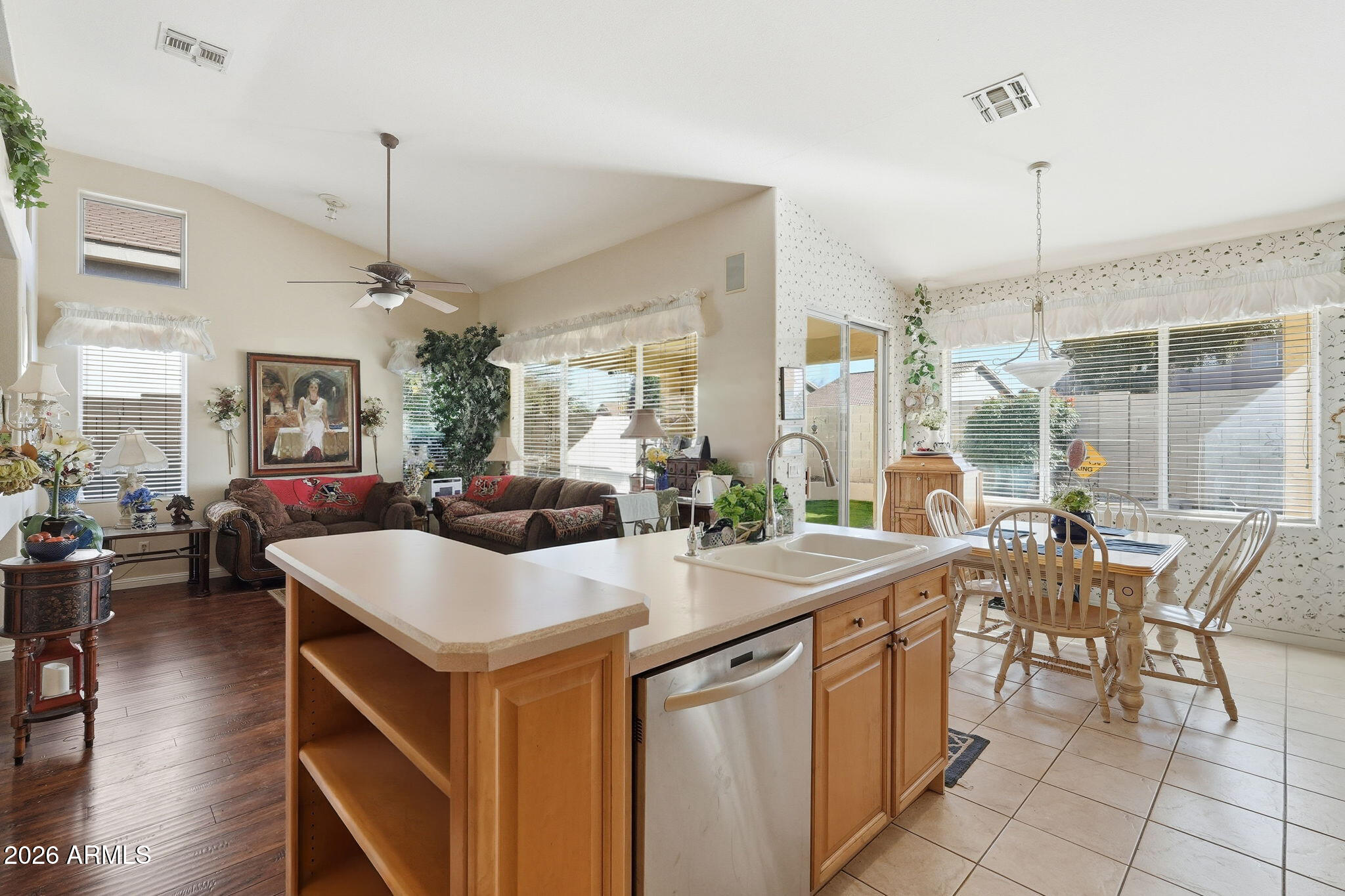 1381 W MAPLEWOOD Street