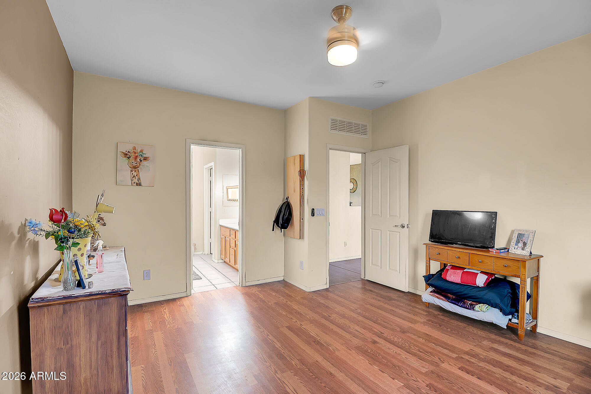 12109 W VALENTINE Avenue