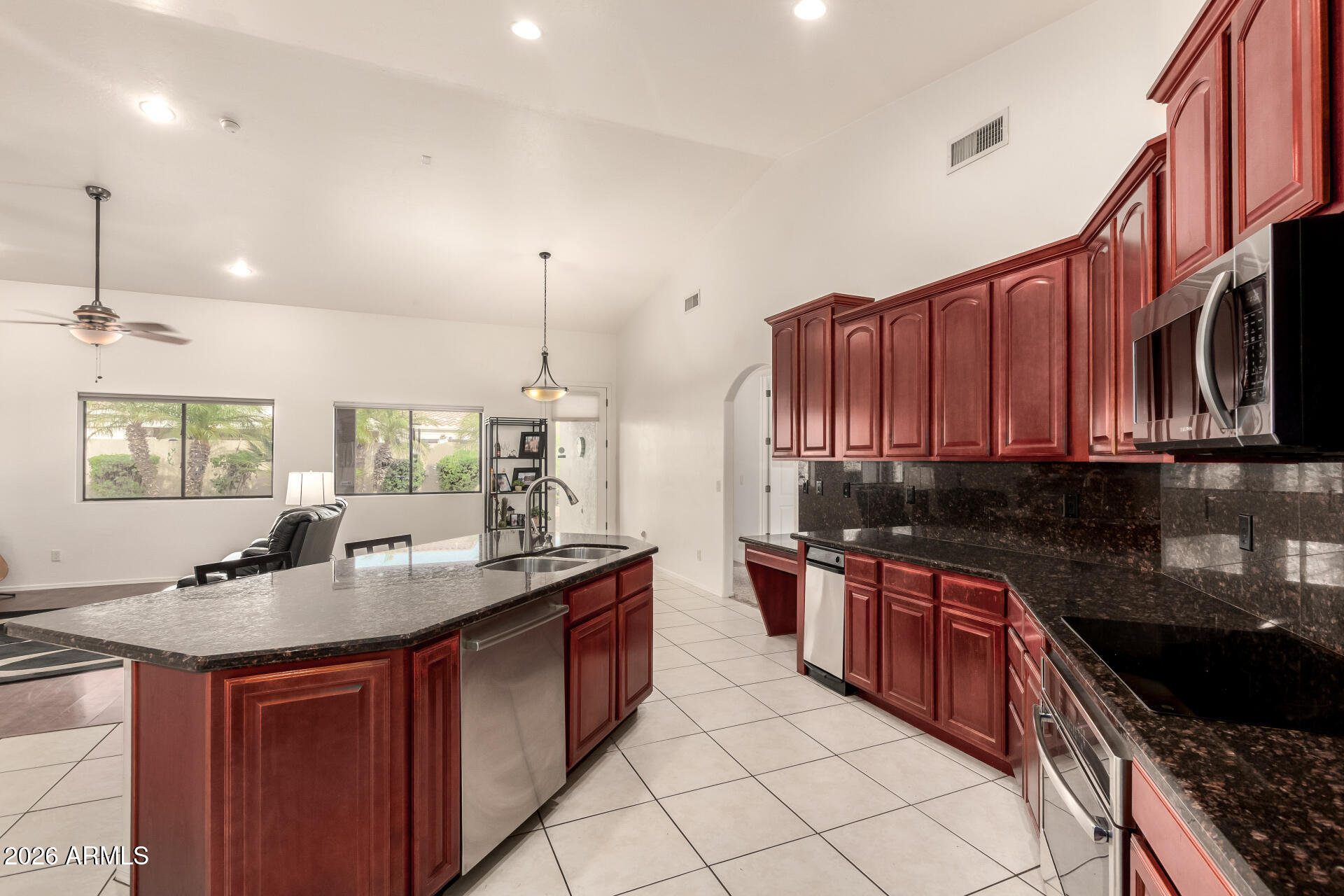 828 E TEAKWOOD Drive