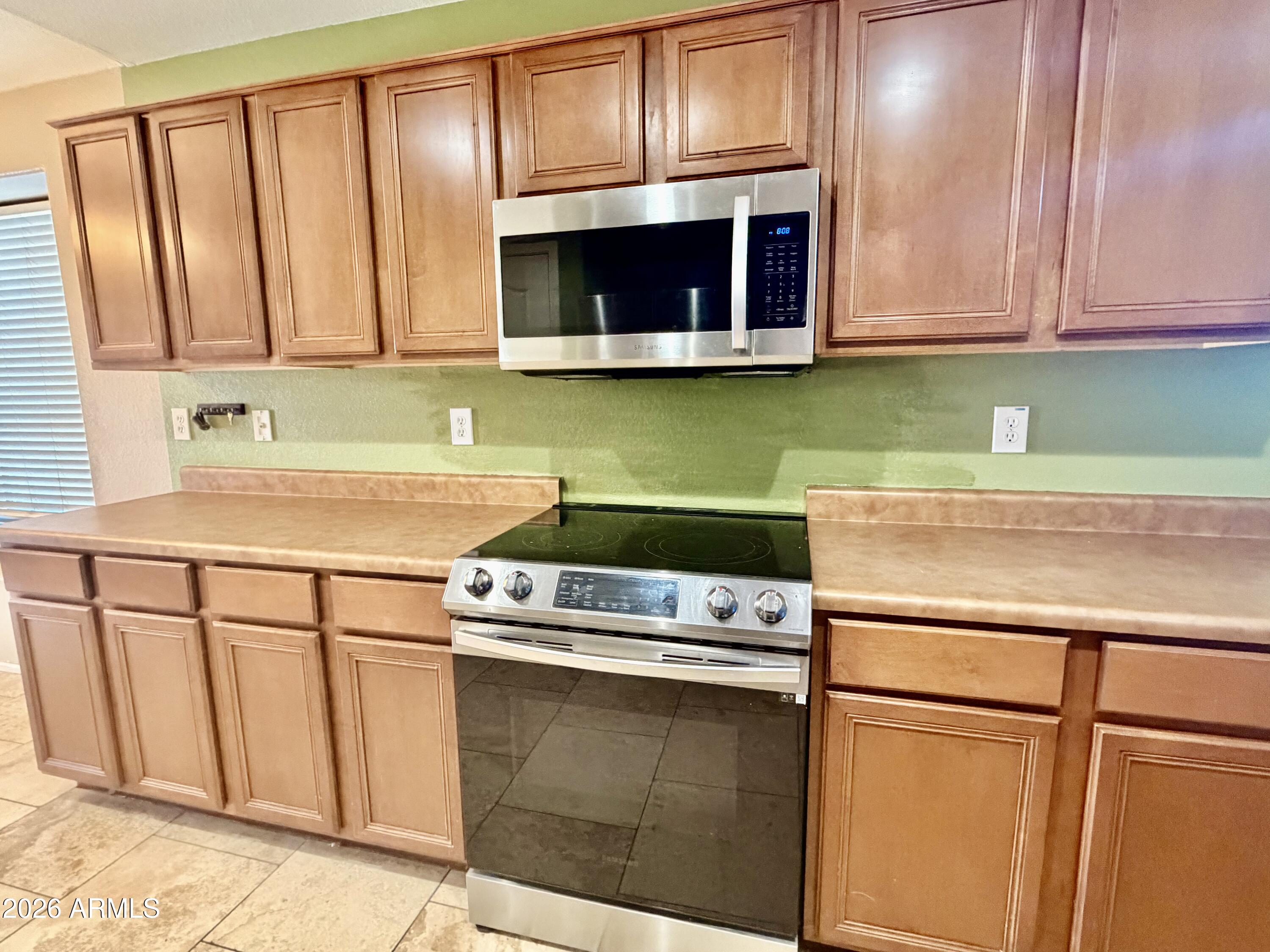 145 W HOLSTEIN Trail