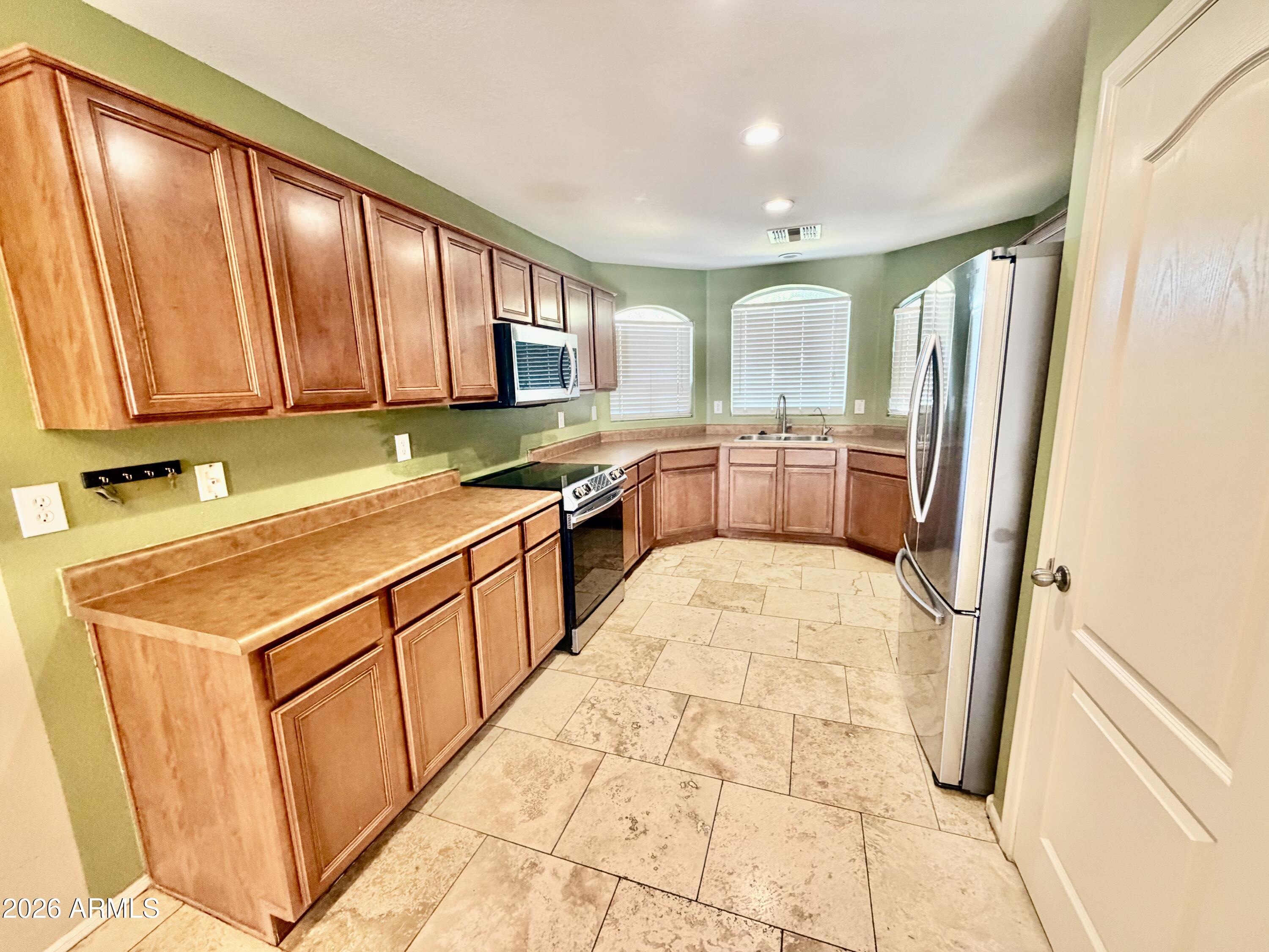 145 W HOLSTEIN Trail