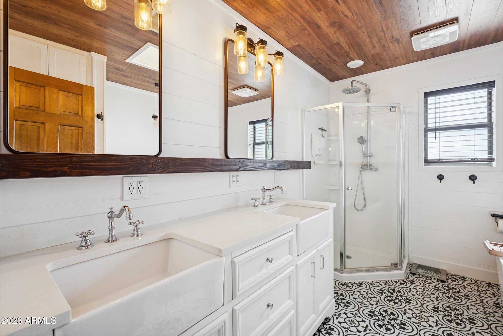 12135 N FALDALE Road