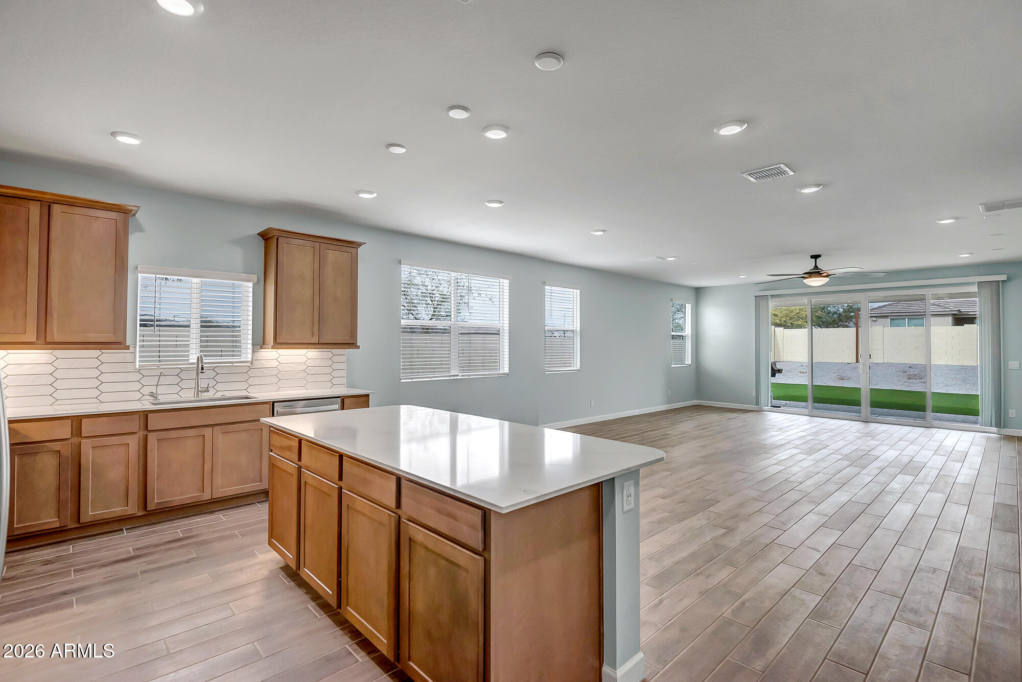 15896 W DESERT HOLLOW Drive