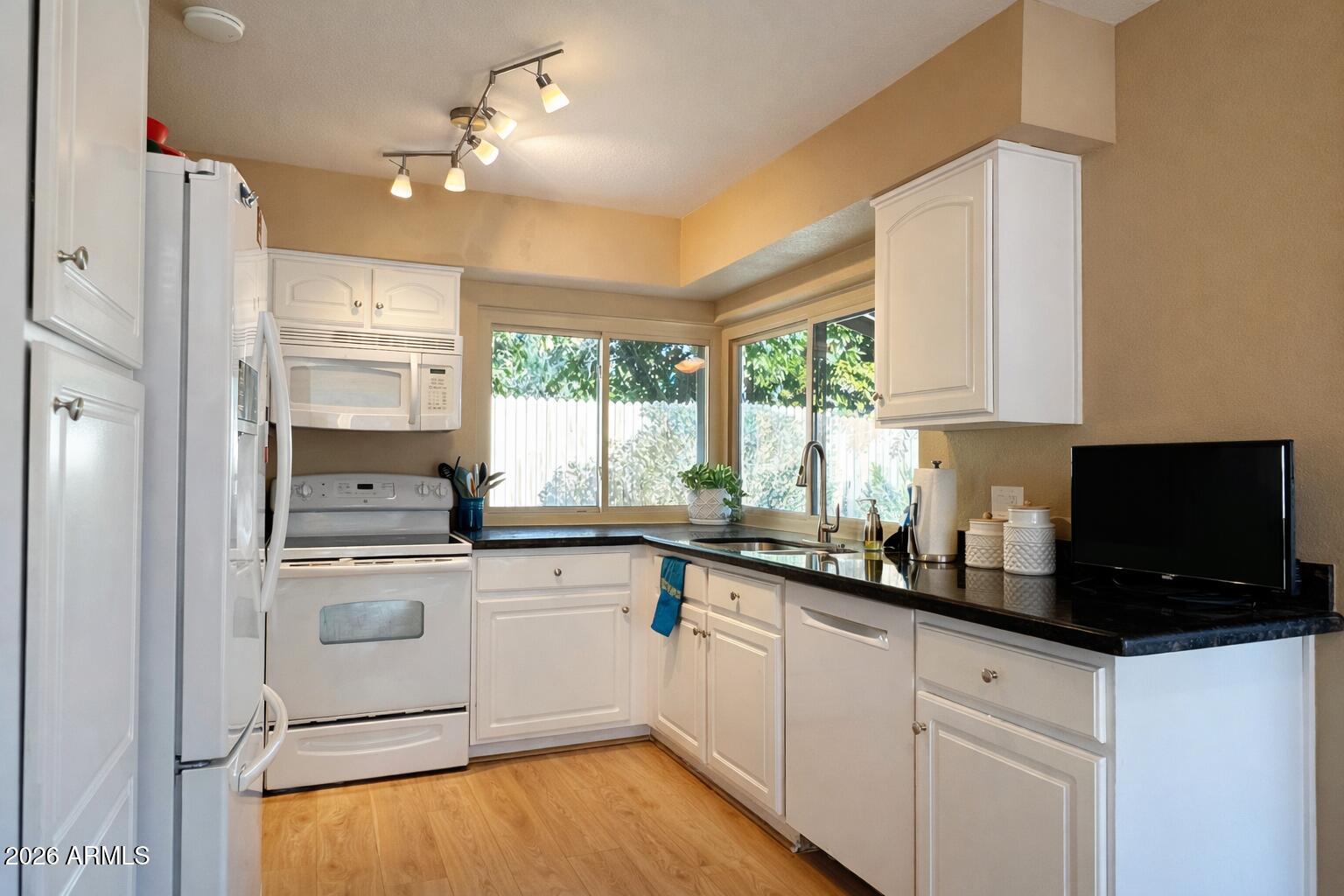 1508 E WEATHERVANE Lane