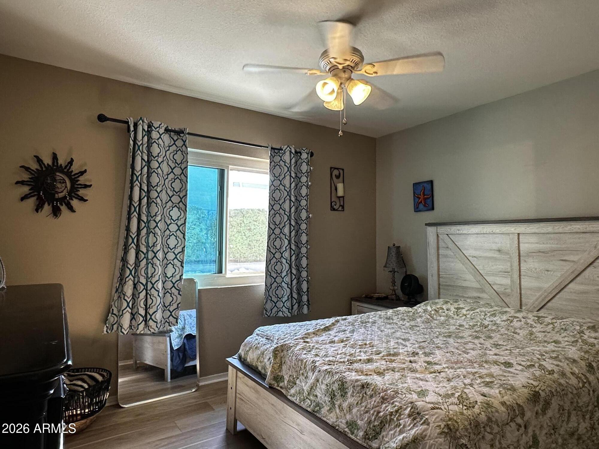 1508 E WEATHERVANE Lane