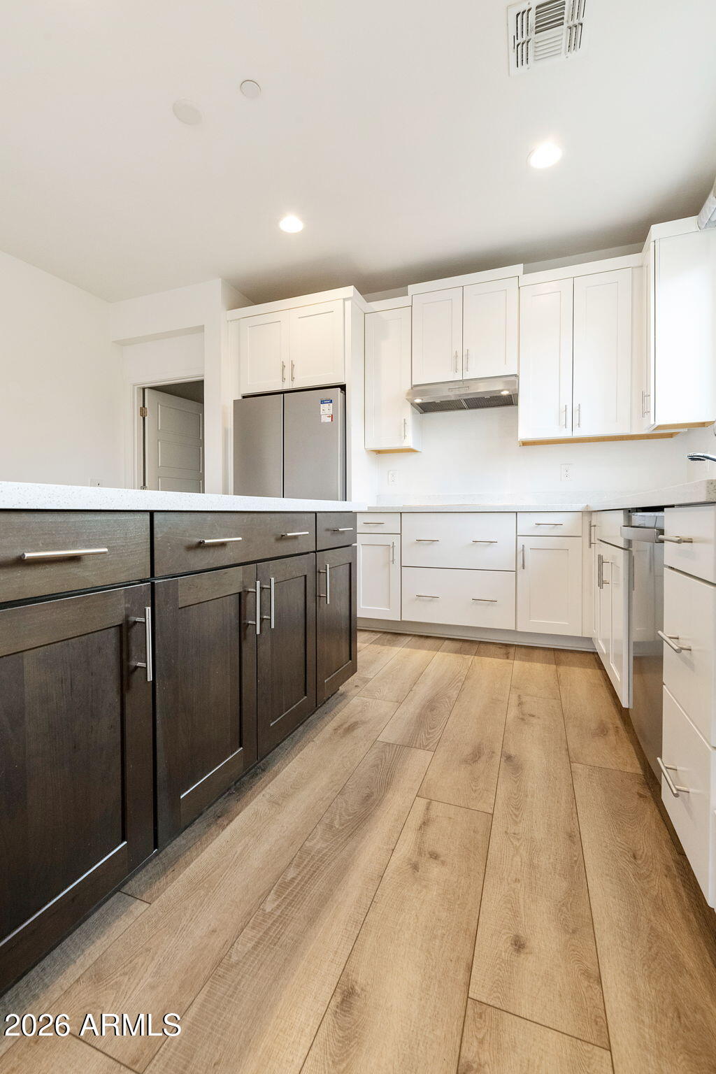 2760 S HARMONY Avenue