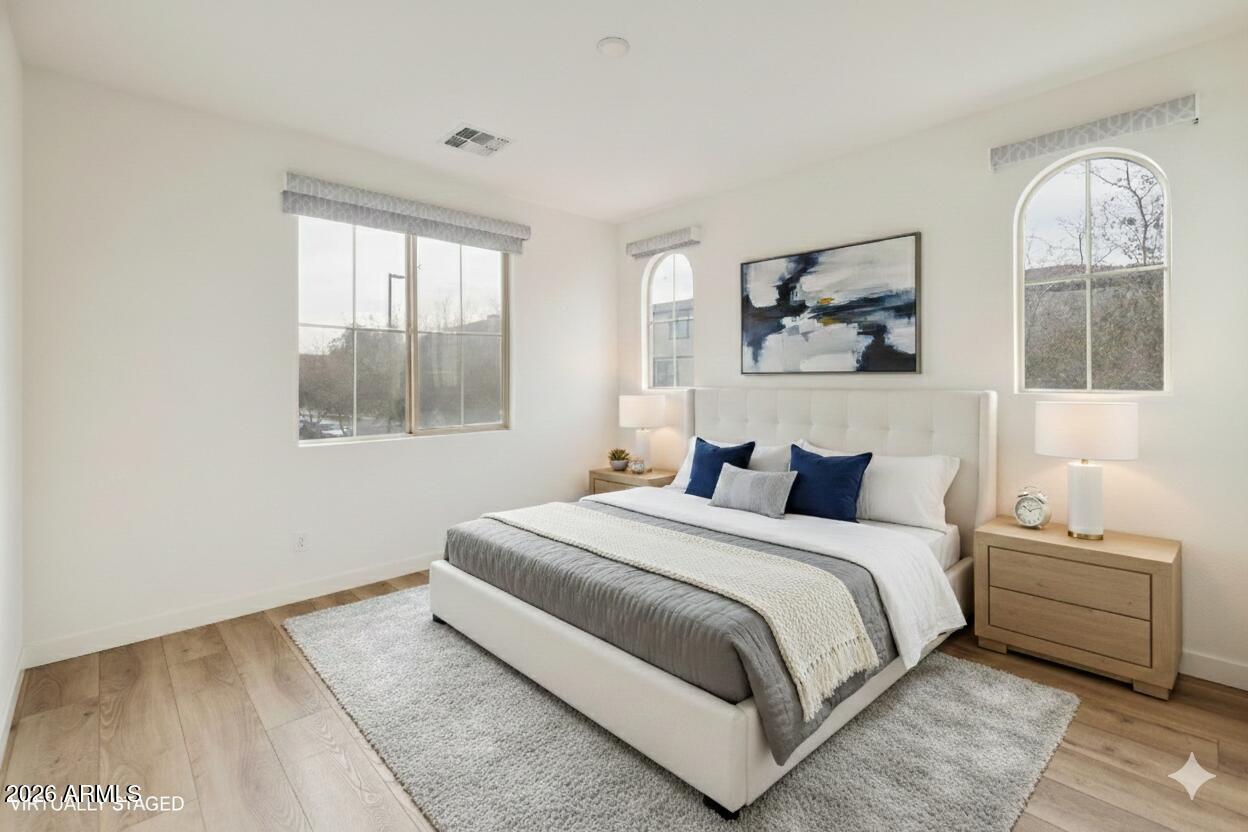 2760 S HARMONY Avenue