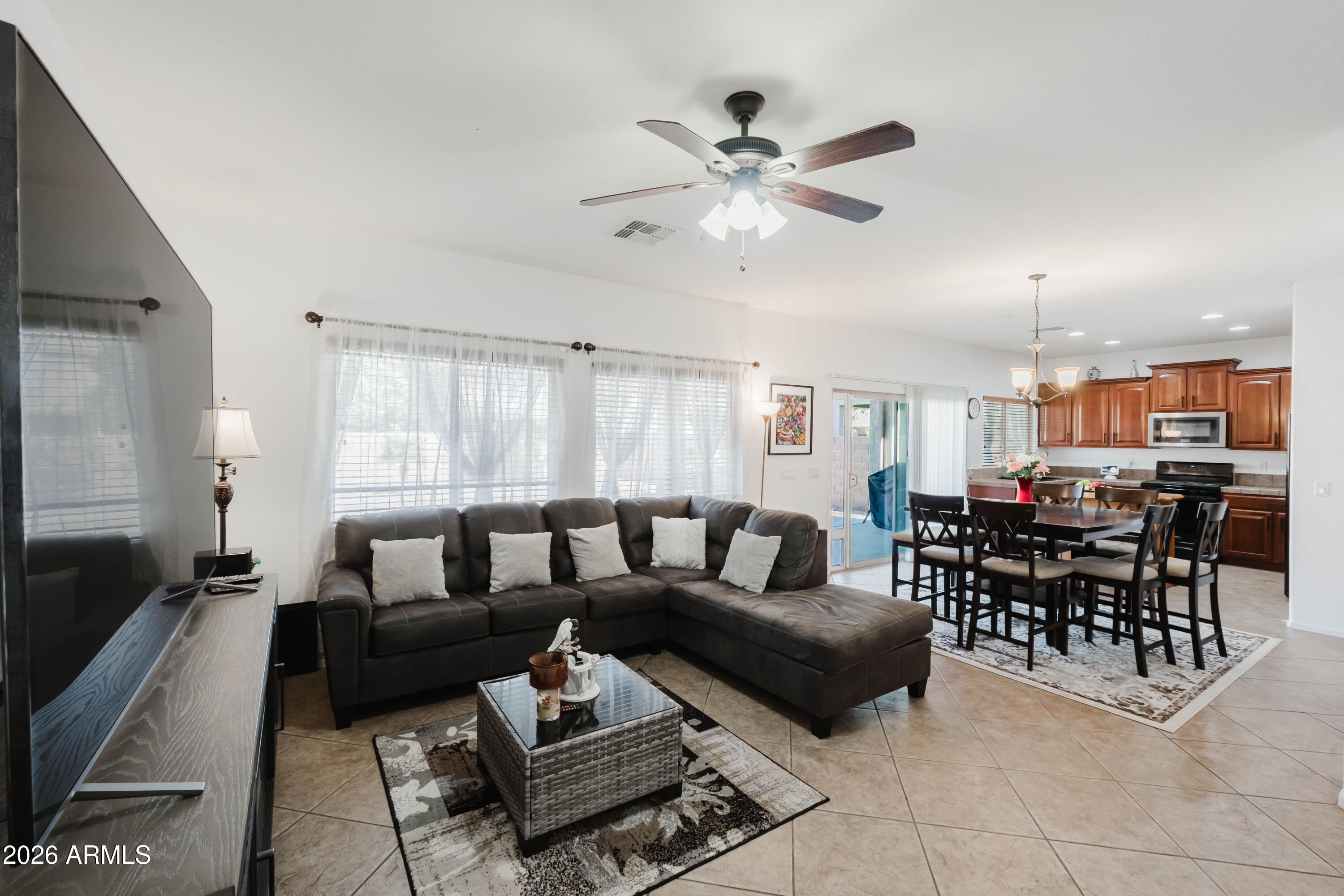 44250 W VINEYARD Street