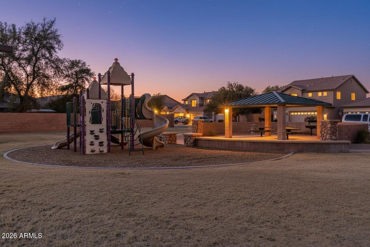 44250 W VINEYARD Street