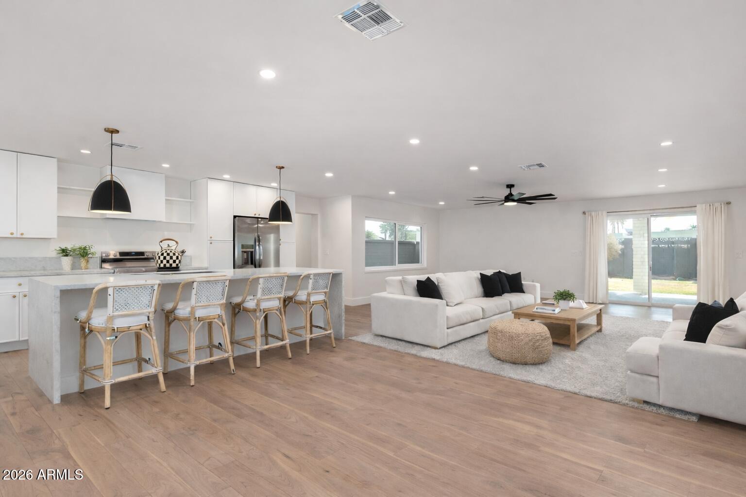 829 E DESERT PARK Lane