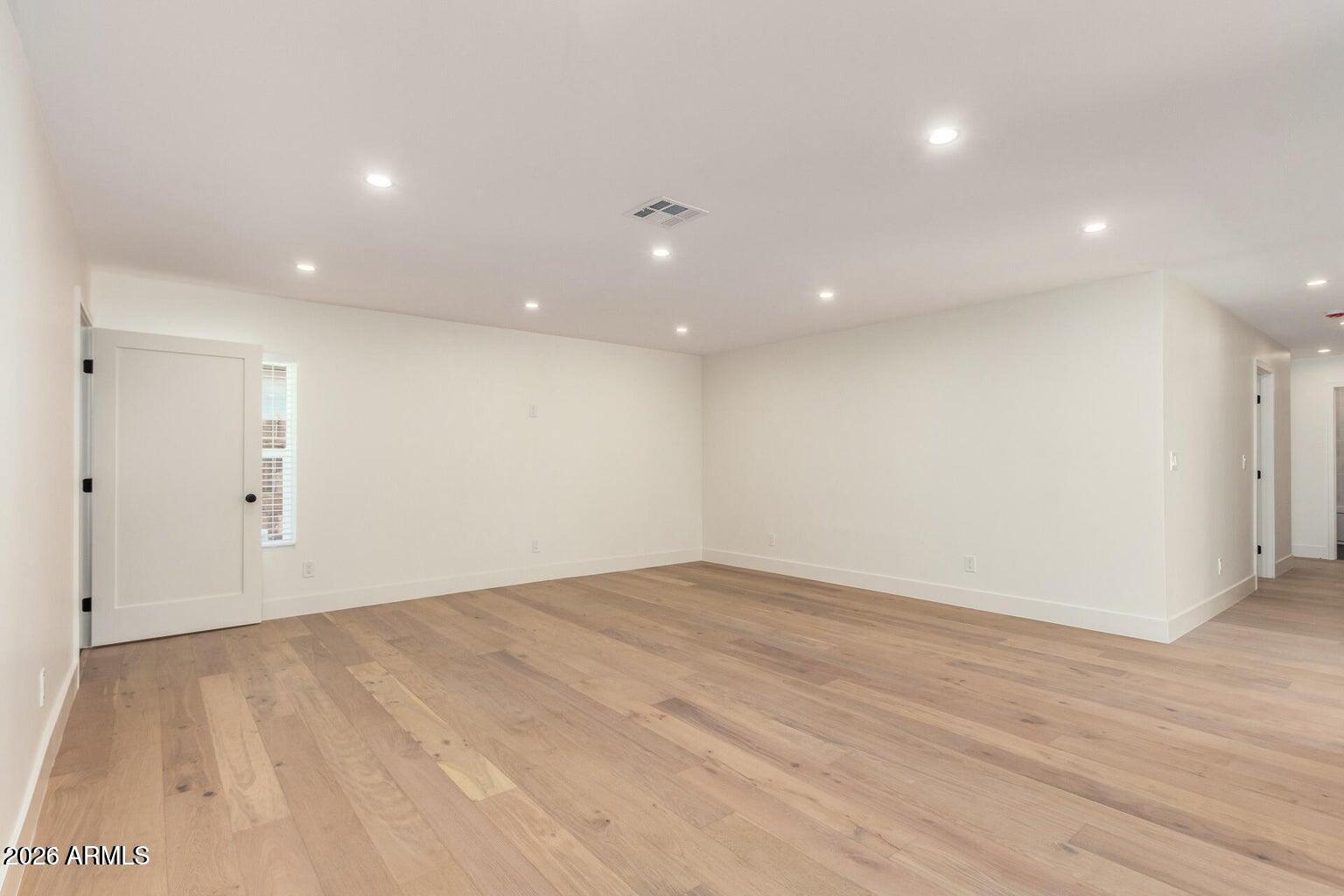 829 E DESERT PARK Lane