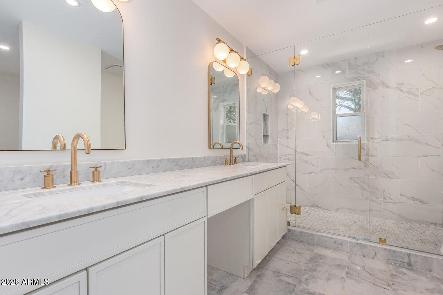 829 E DESERT PARK Lane