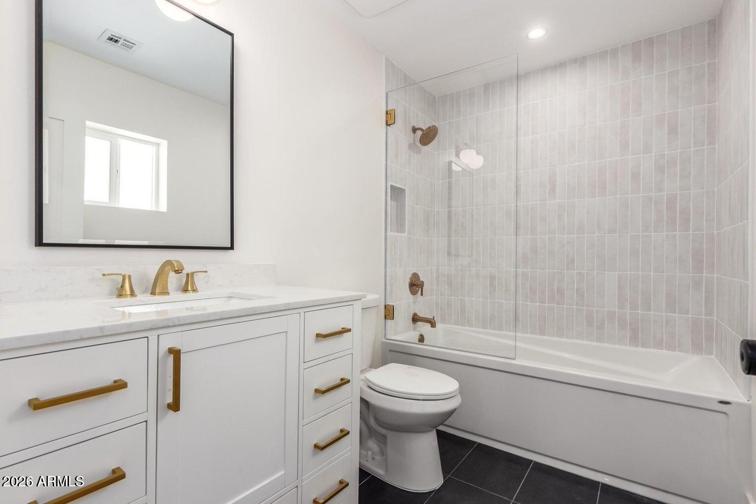 829 E DESERT PARK Lane