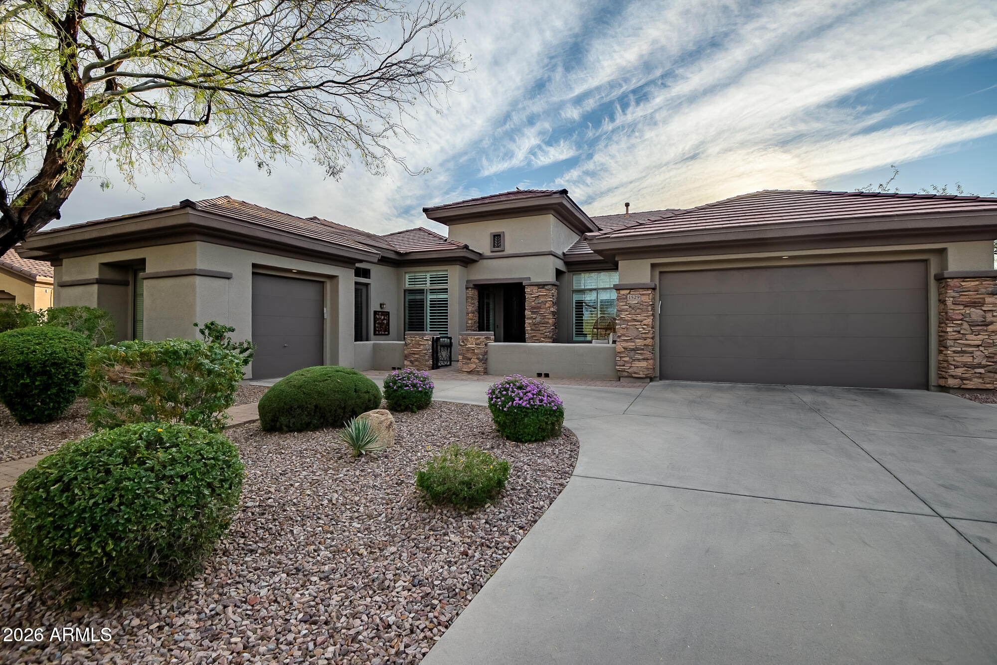 1529 W LAUREL GREENS Court