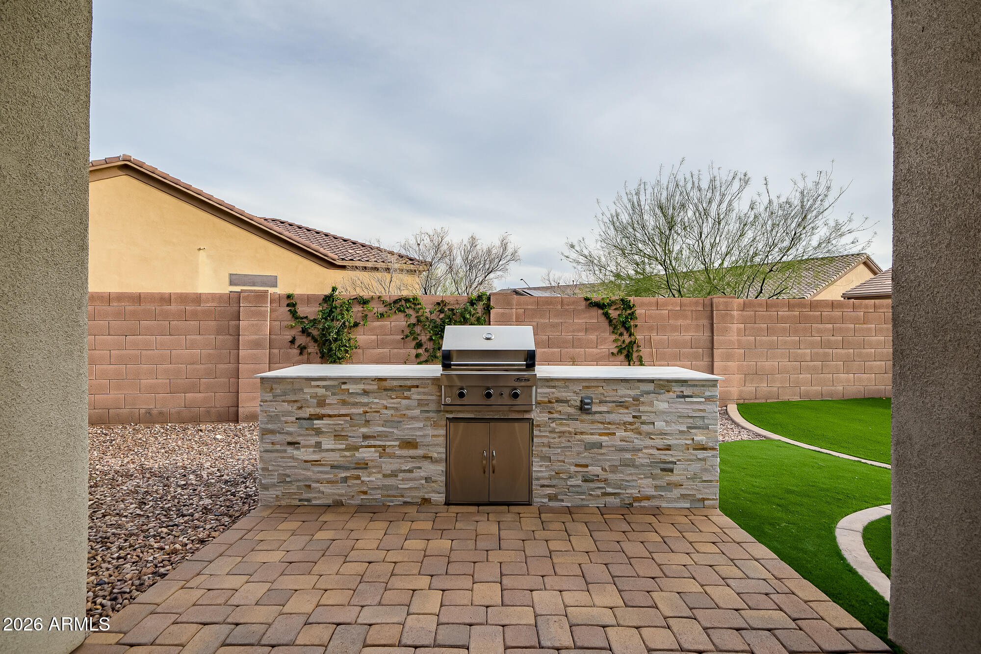 1529 W LAUREL GREENS Court