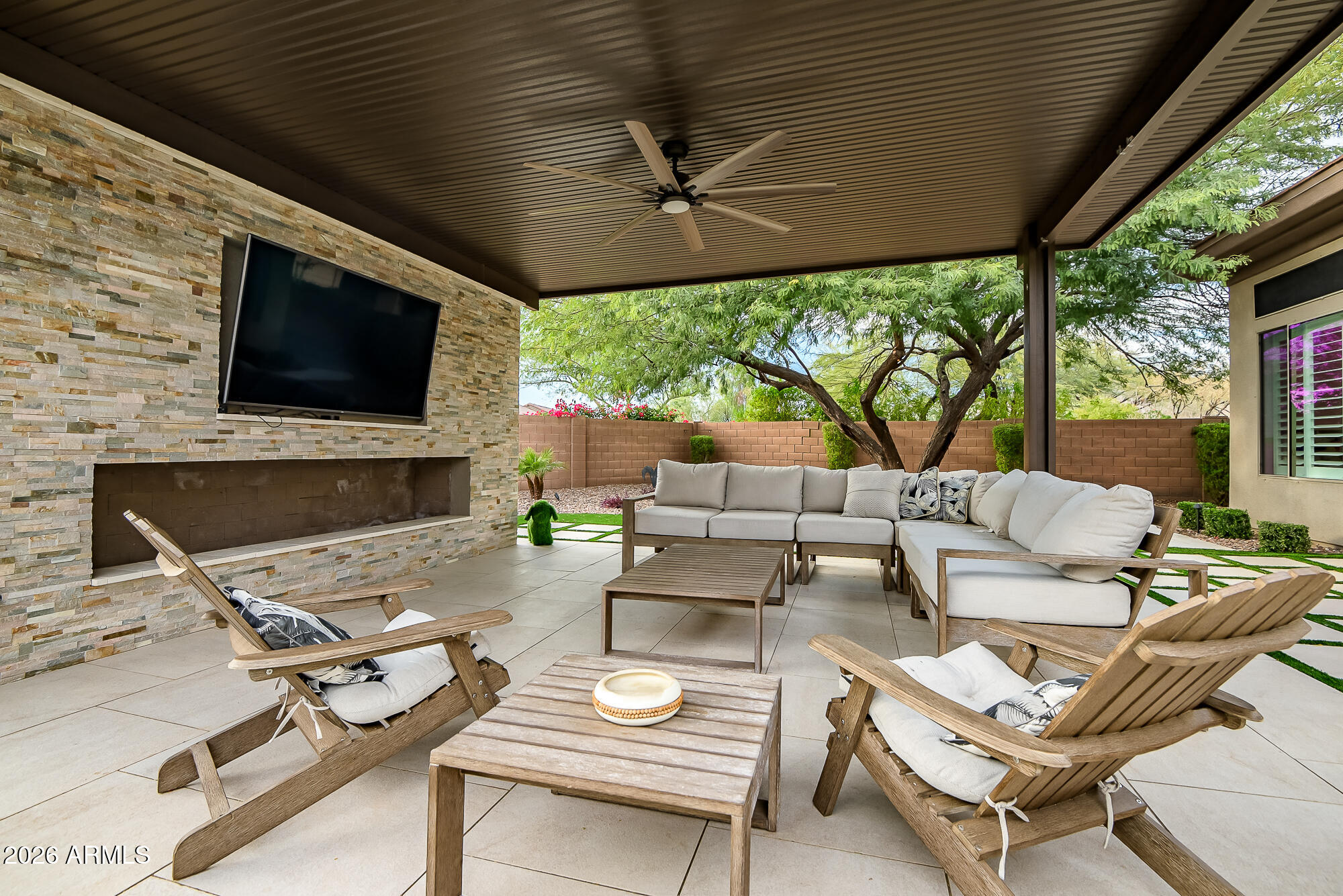 1529 W LAUREL GREENS Court