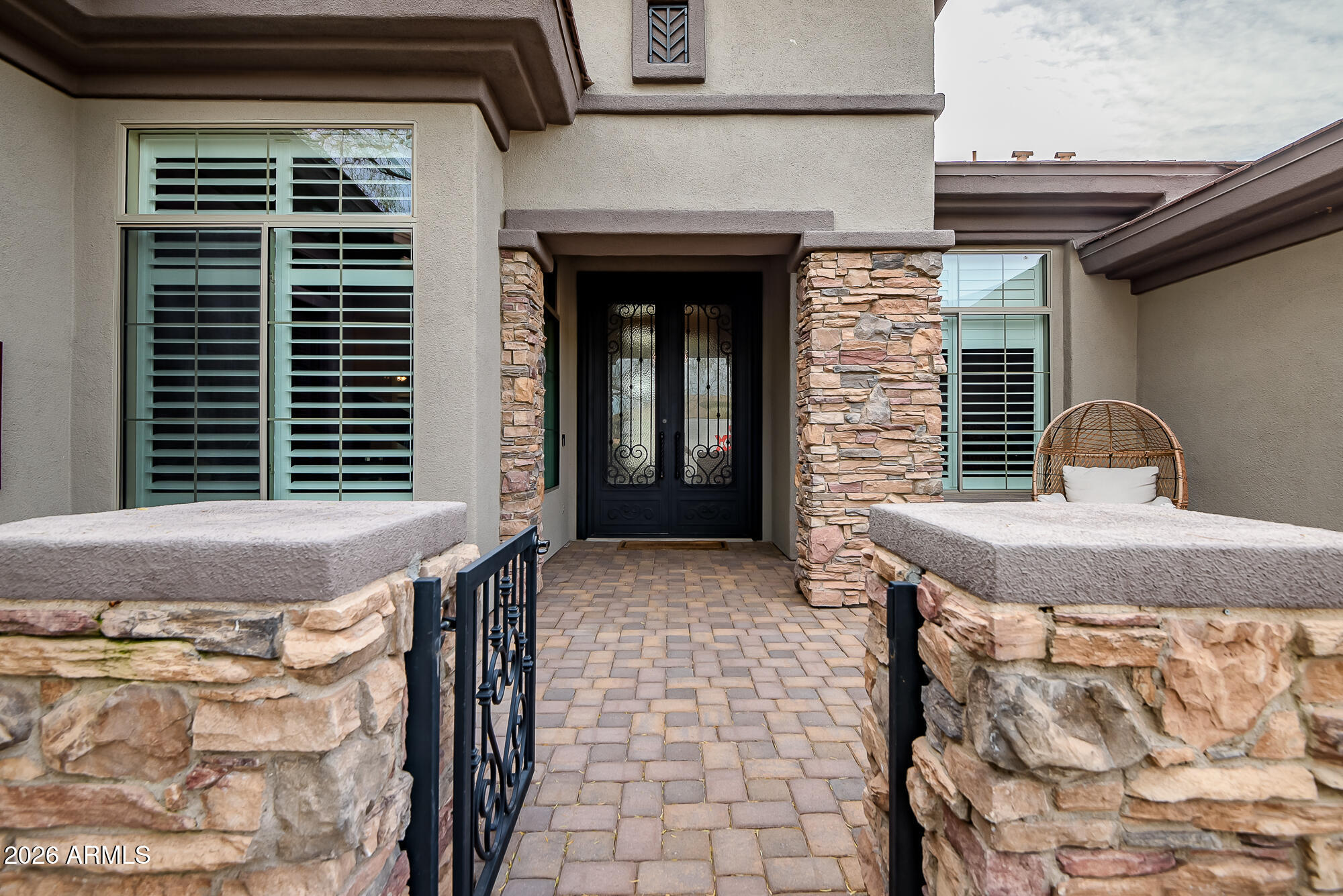 1529 W LAUREL GREENS Court