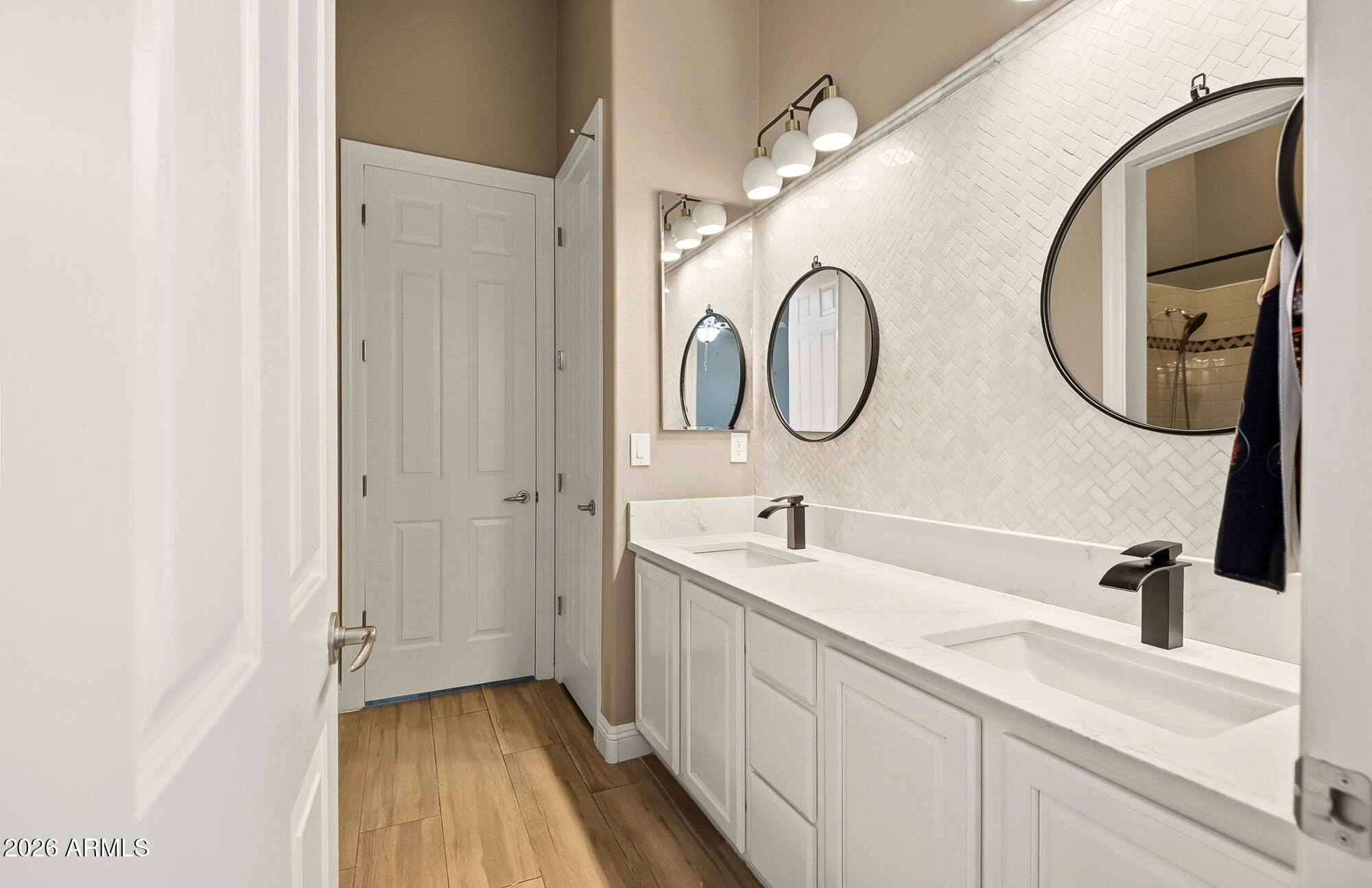 1529 W LAUREL GREENS Court