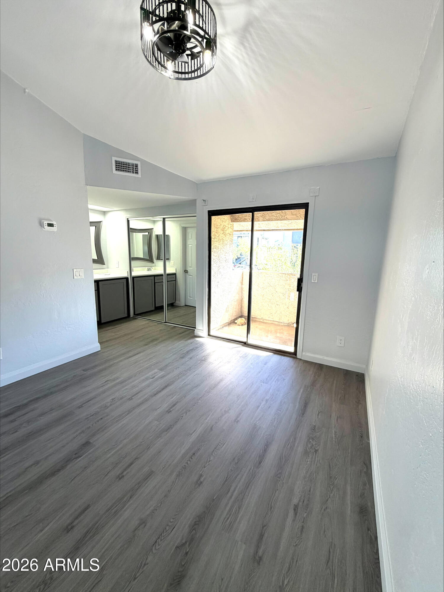 4240 N LONGVIEW Avenue 9