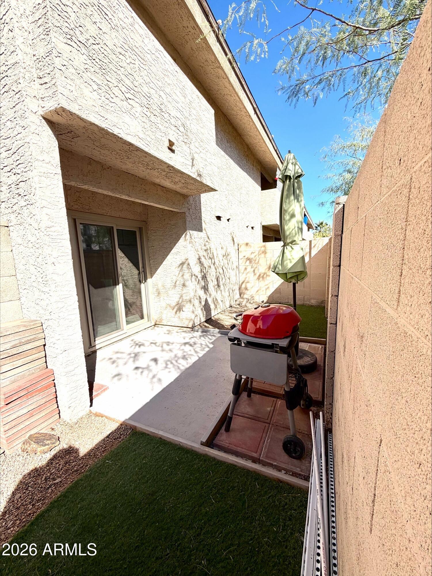 4240 N LONGVIEW Avenue 9