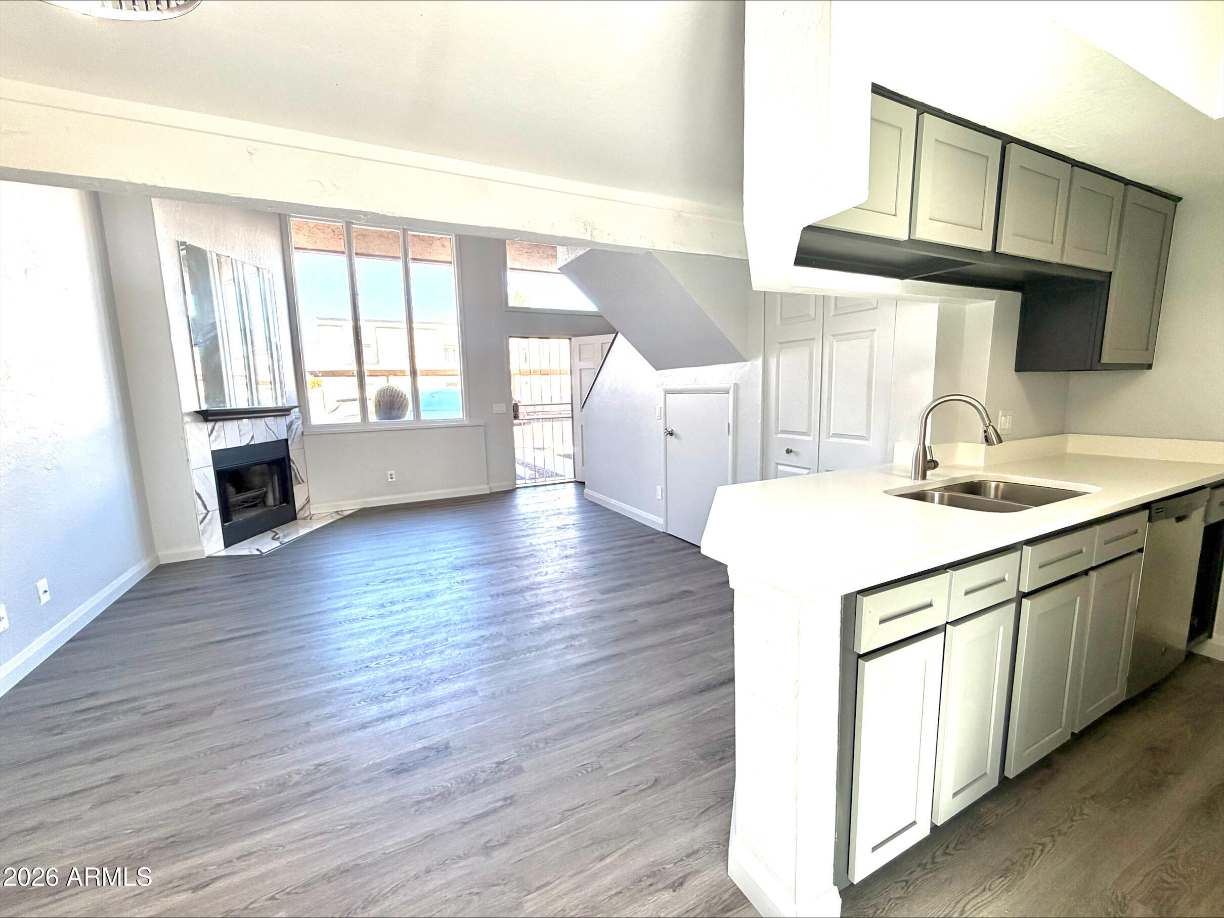 4240 N LONGVIEW Avenue 9