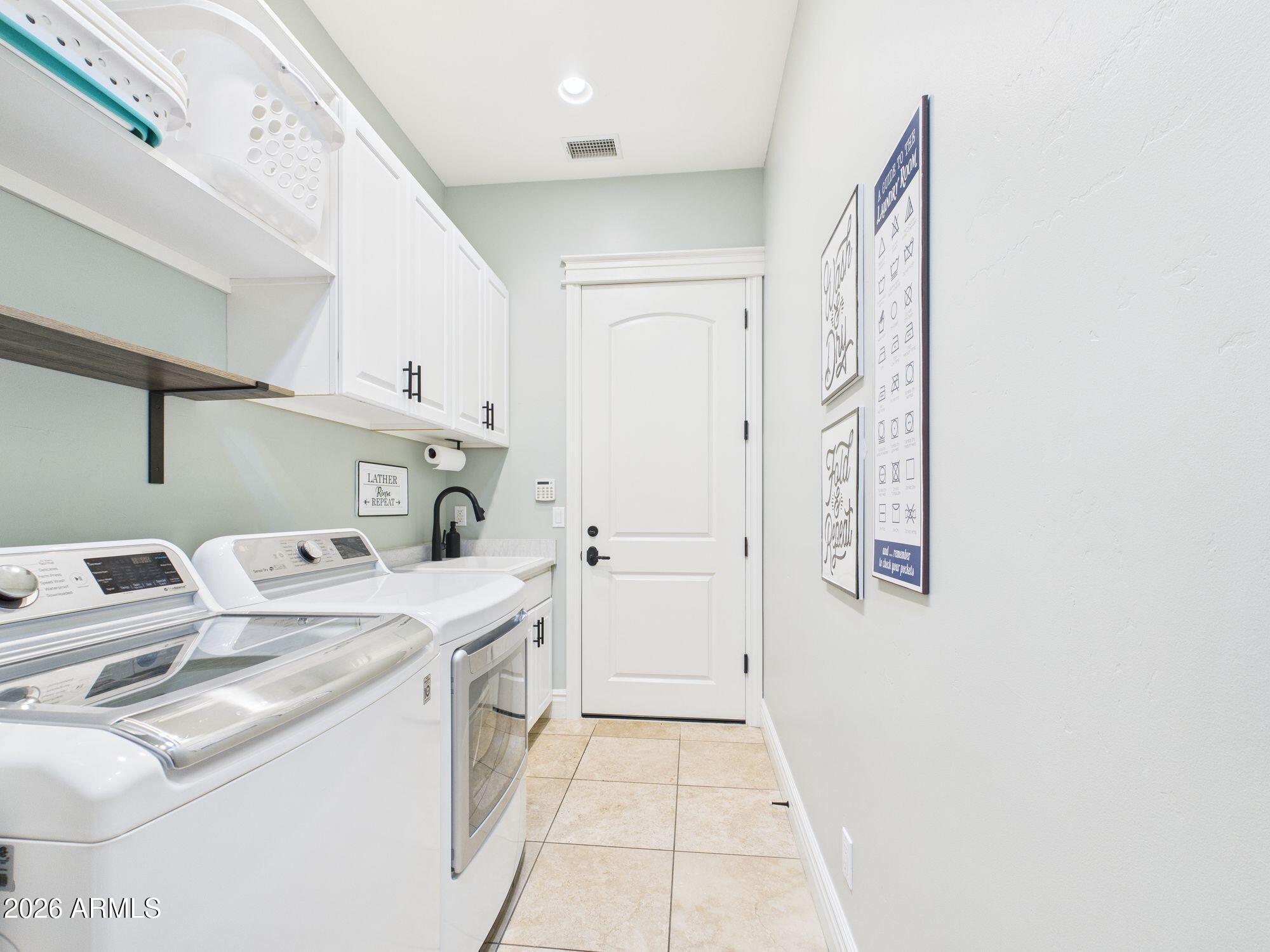 1006 W ROCK SPRINGS Circle
