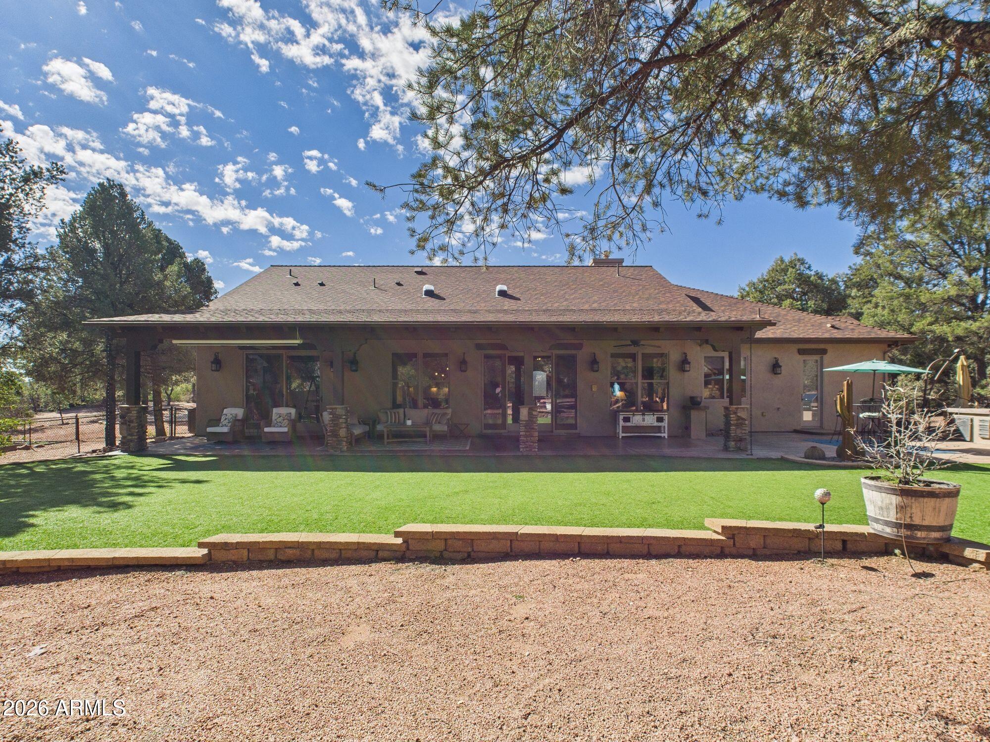 1006 W ROCK SPRINGS Circle