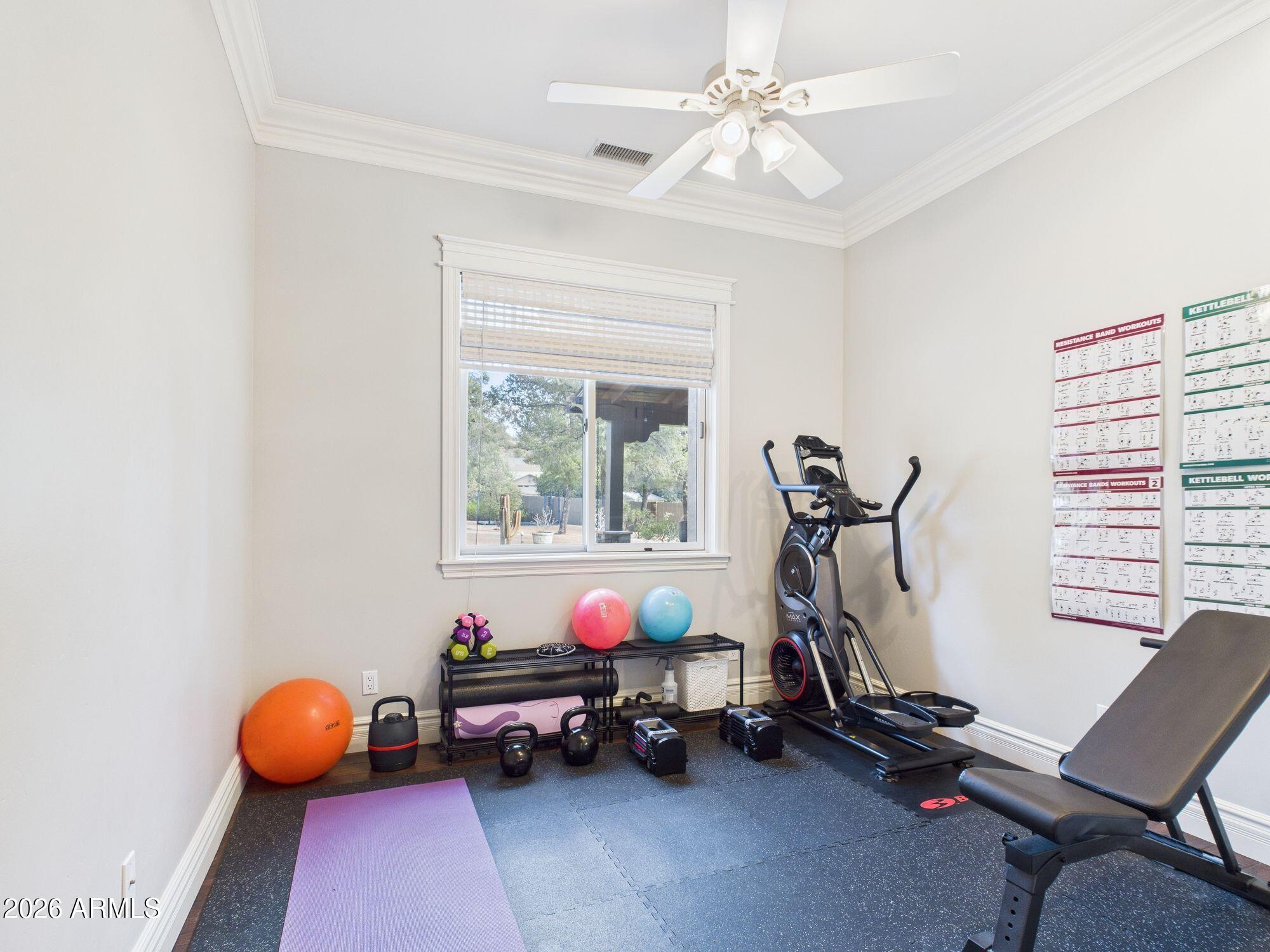 1006 W ROCK SPRINGS Circle