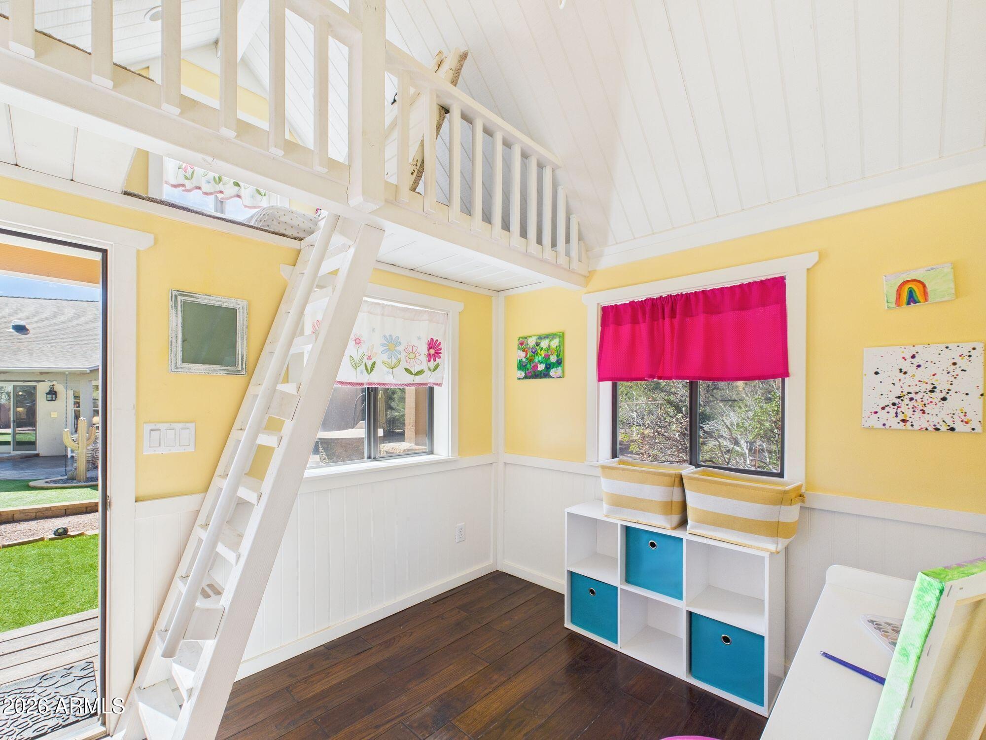 1006 W ROCK SPRINGS Circle