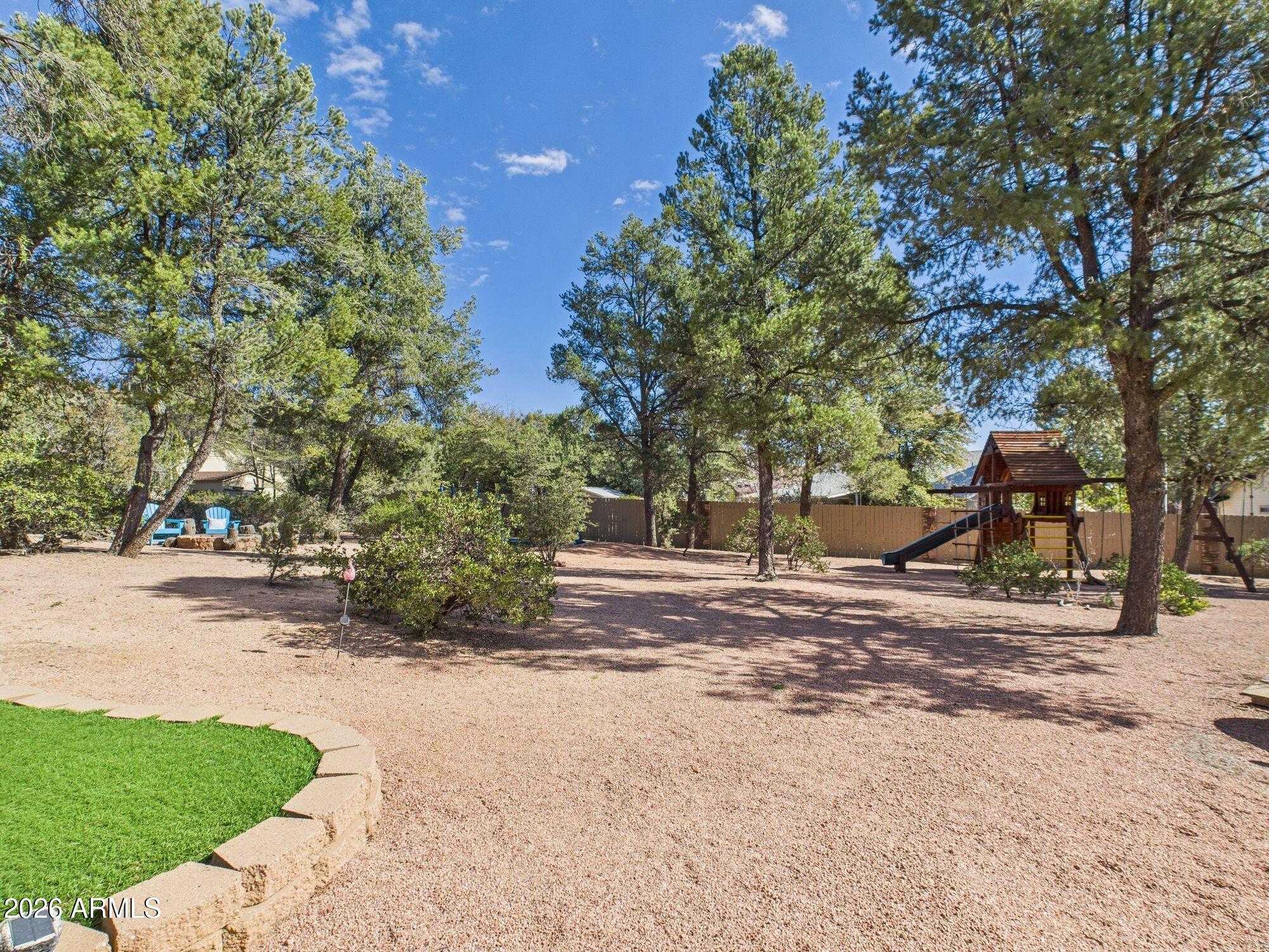 1006 W ROCK SPRINGS Circle
