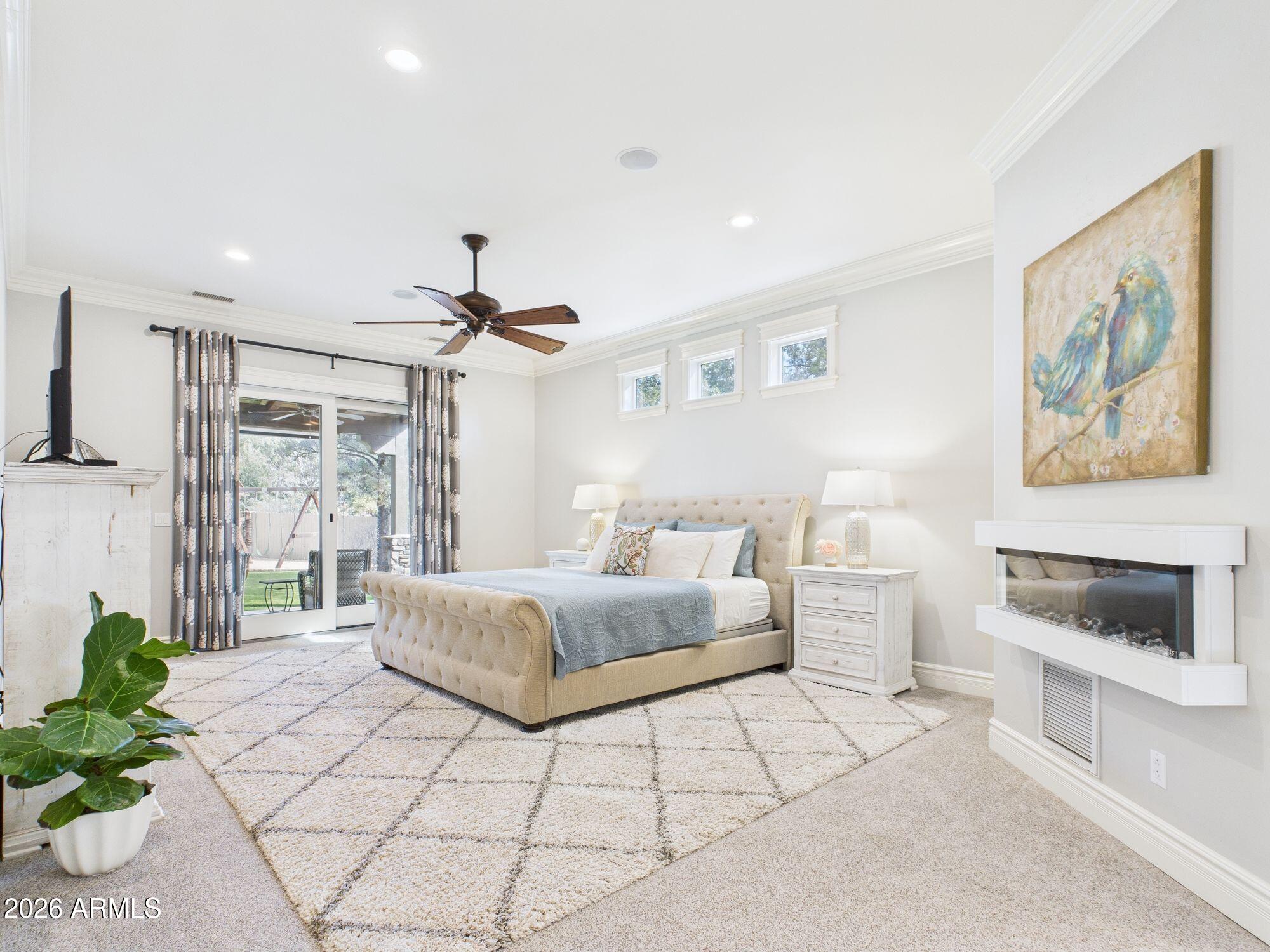 1006 W ROCK SPRINGS Circle