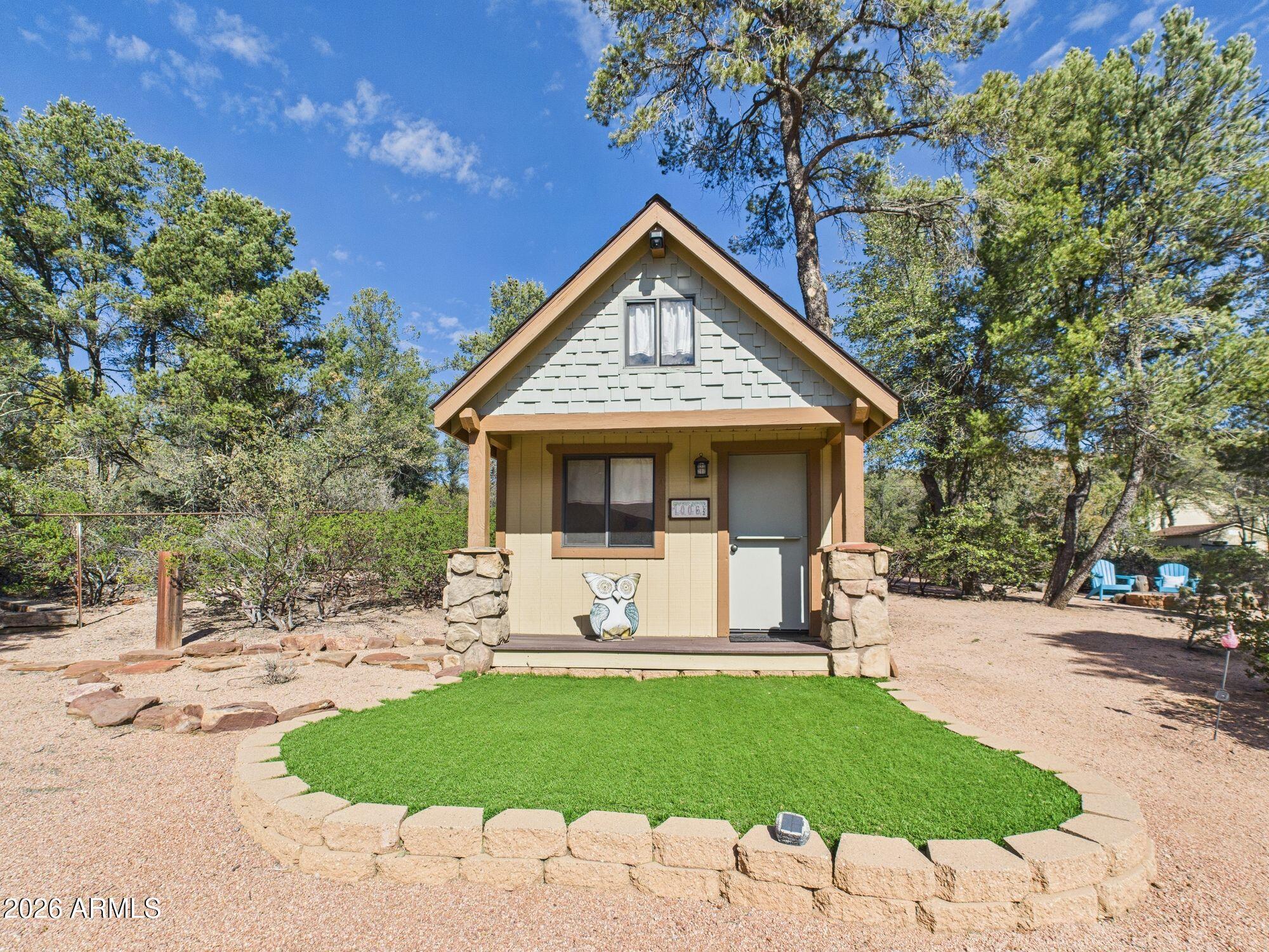 1006 W ROCK SPRINGS Circle