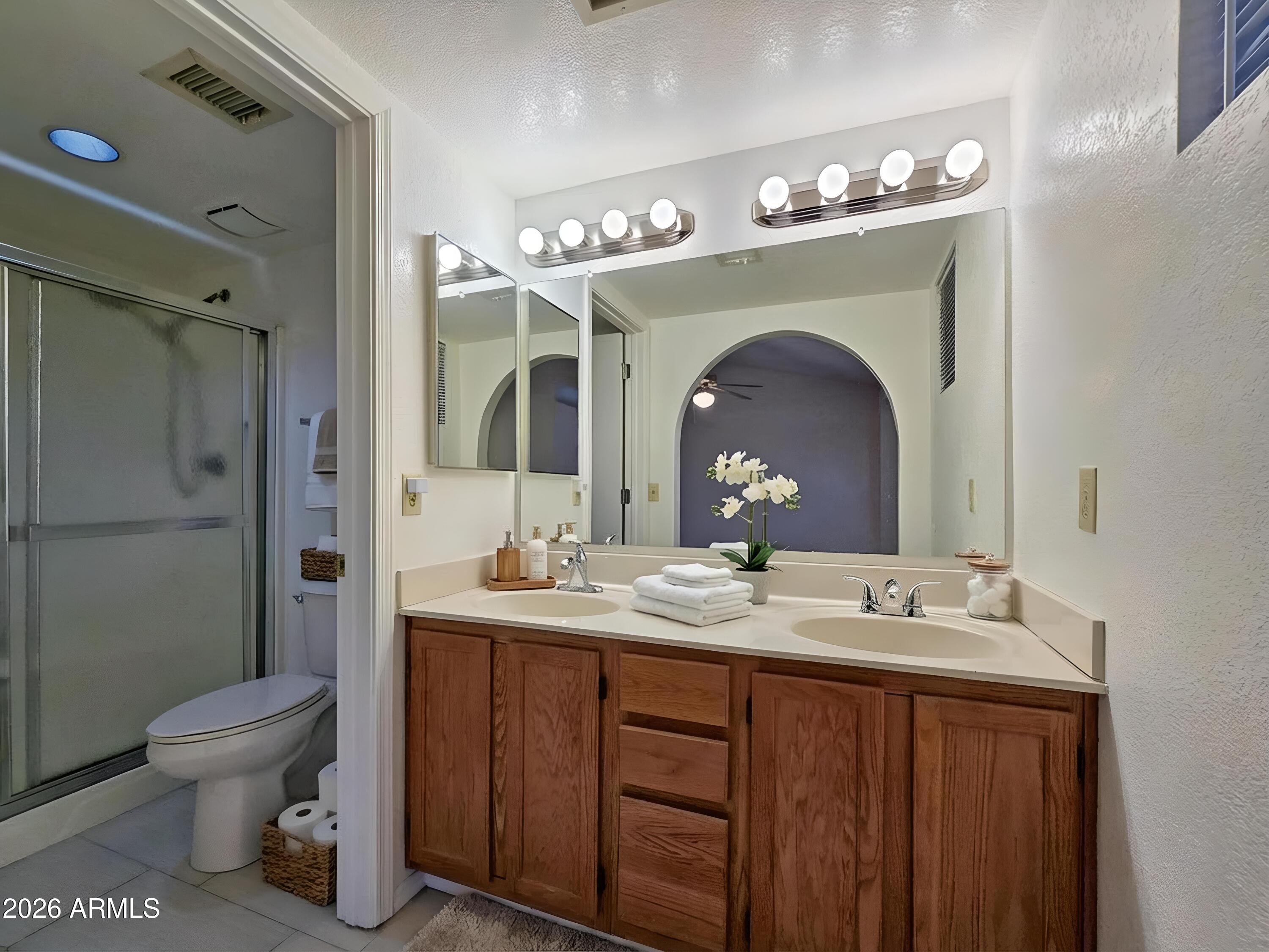 8004 W SIERRA VISTA Drive