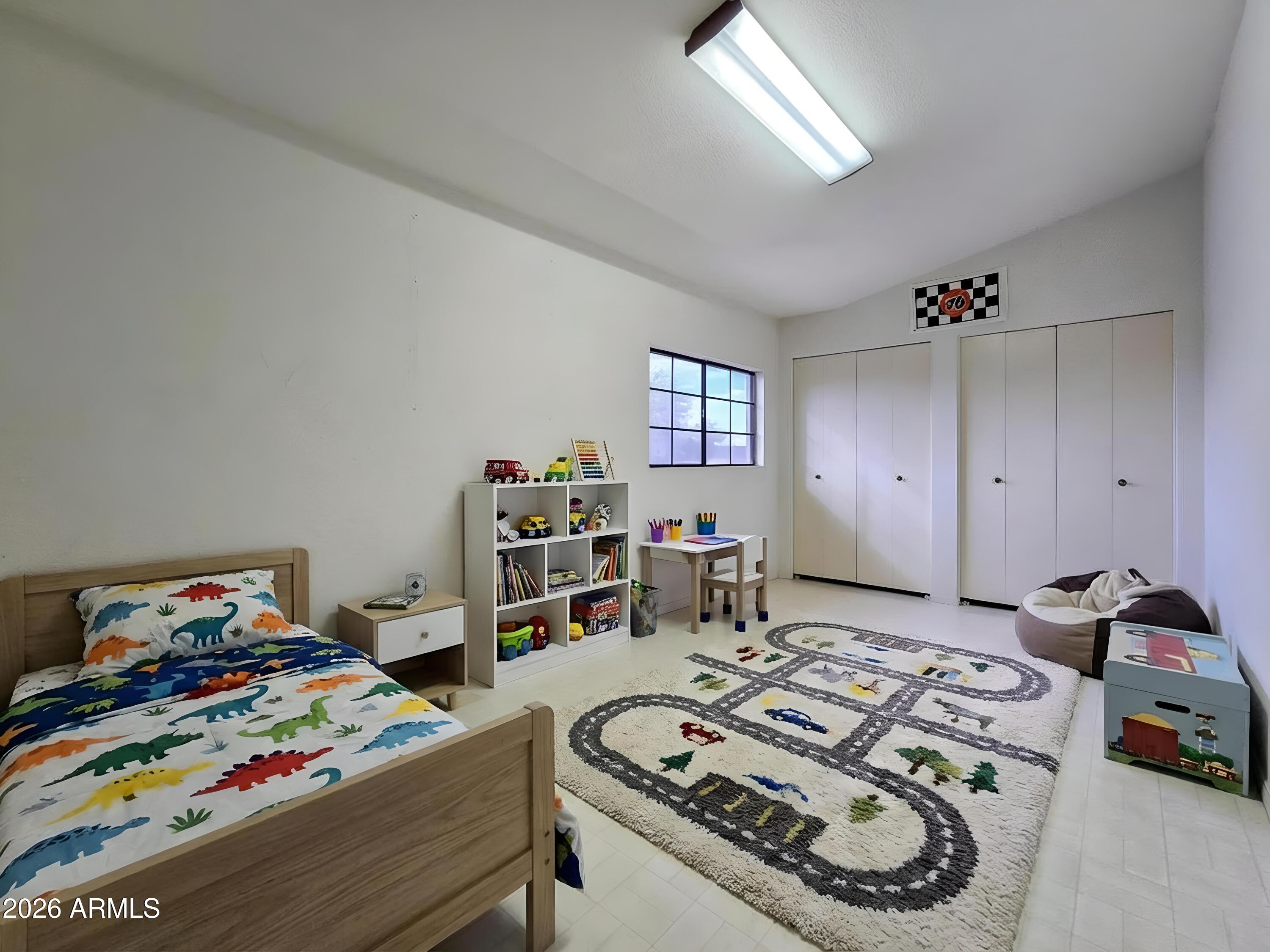 8004 W SIERRA VISTA Drive