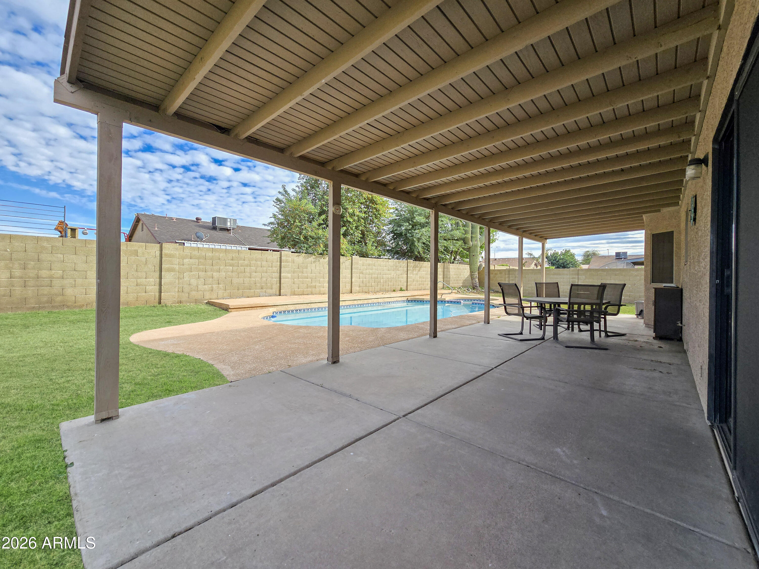 8004 W SIERRA VISTA Drive