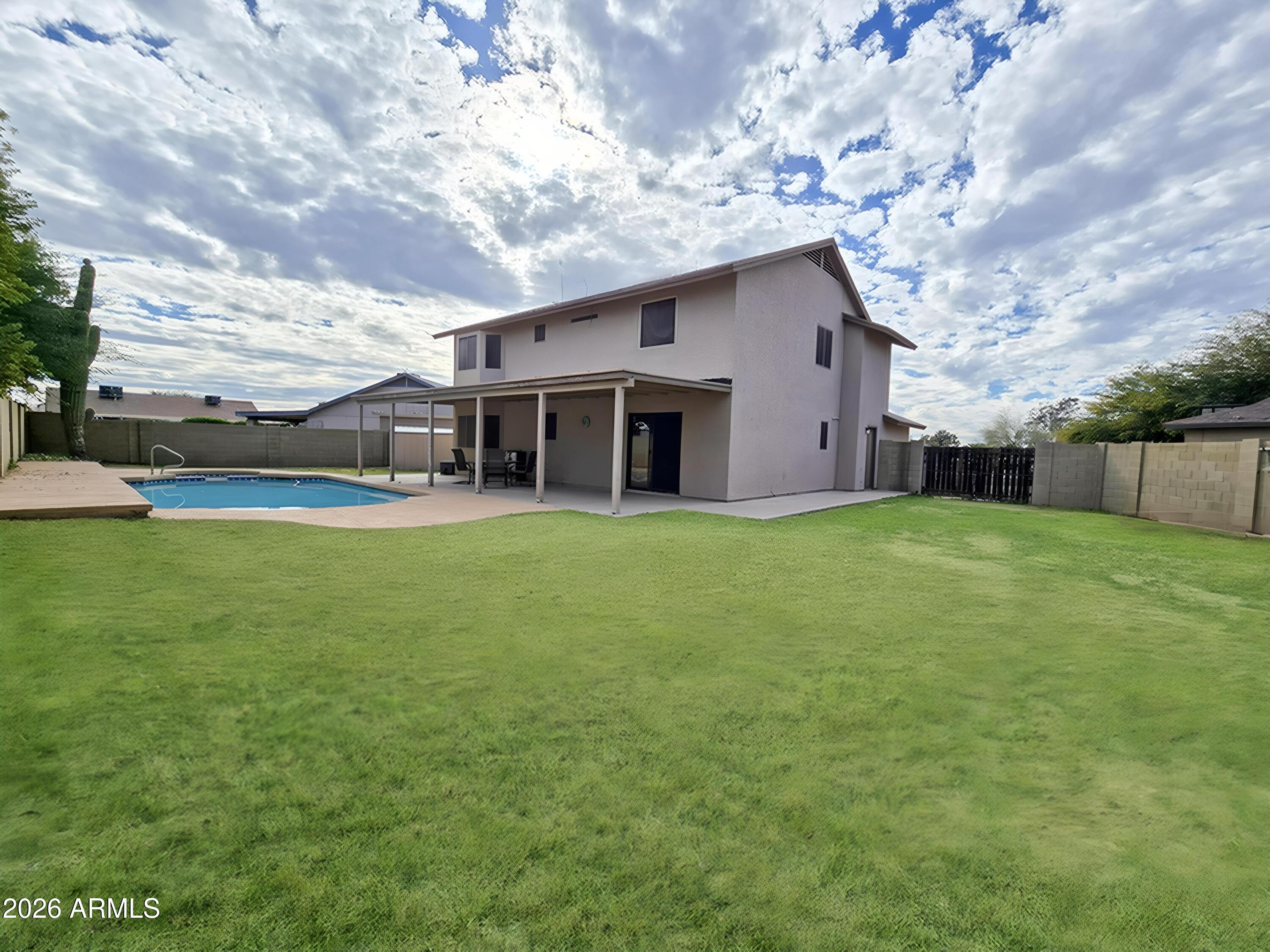 8004 W SIERRA VISTA Drive