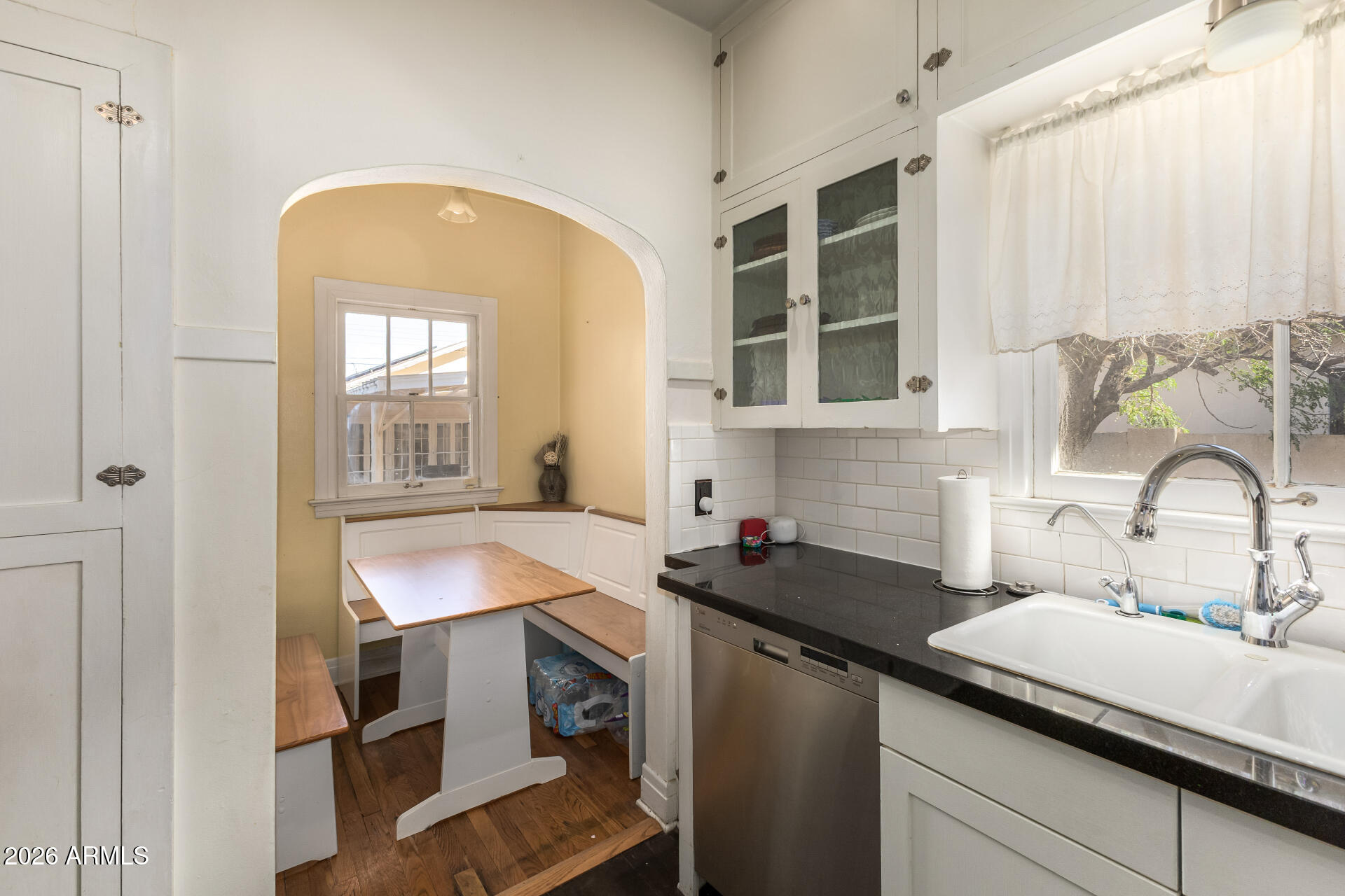 910 W PORTLAND Street