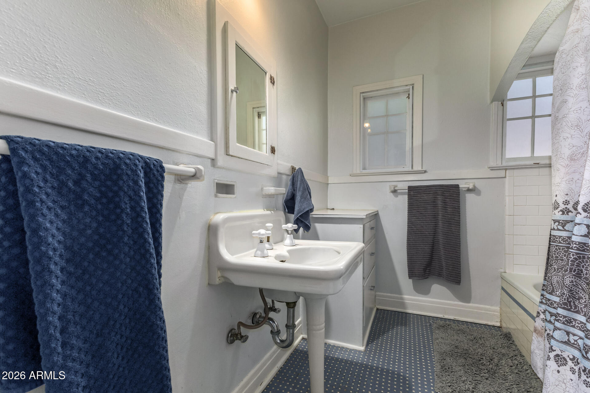 910 W PORTLAND Street