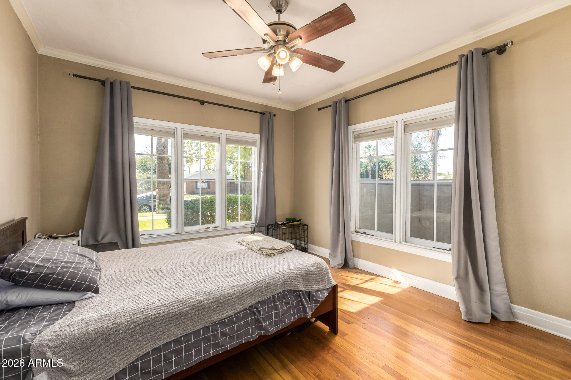 910 W PORTLAND Street