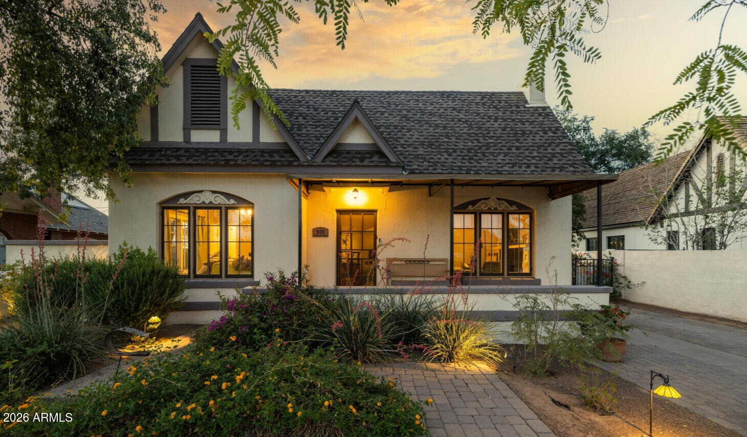 910 W PORTLAND Street