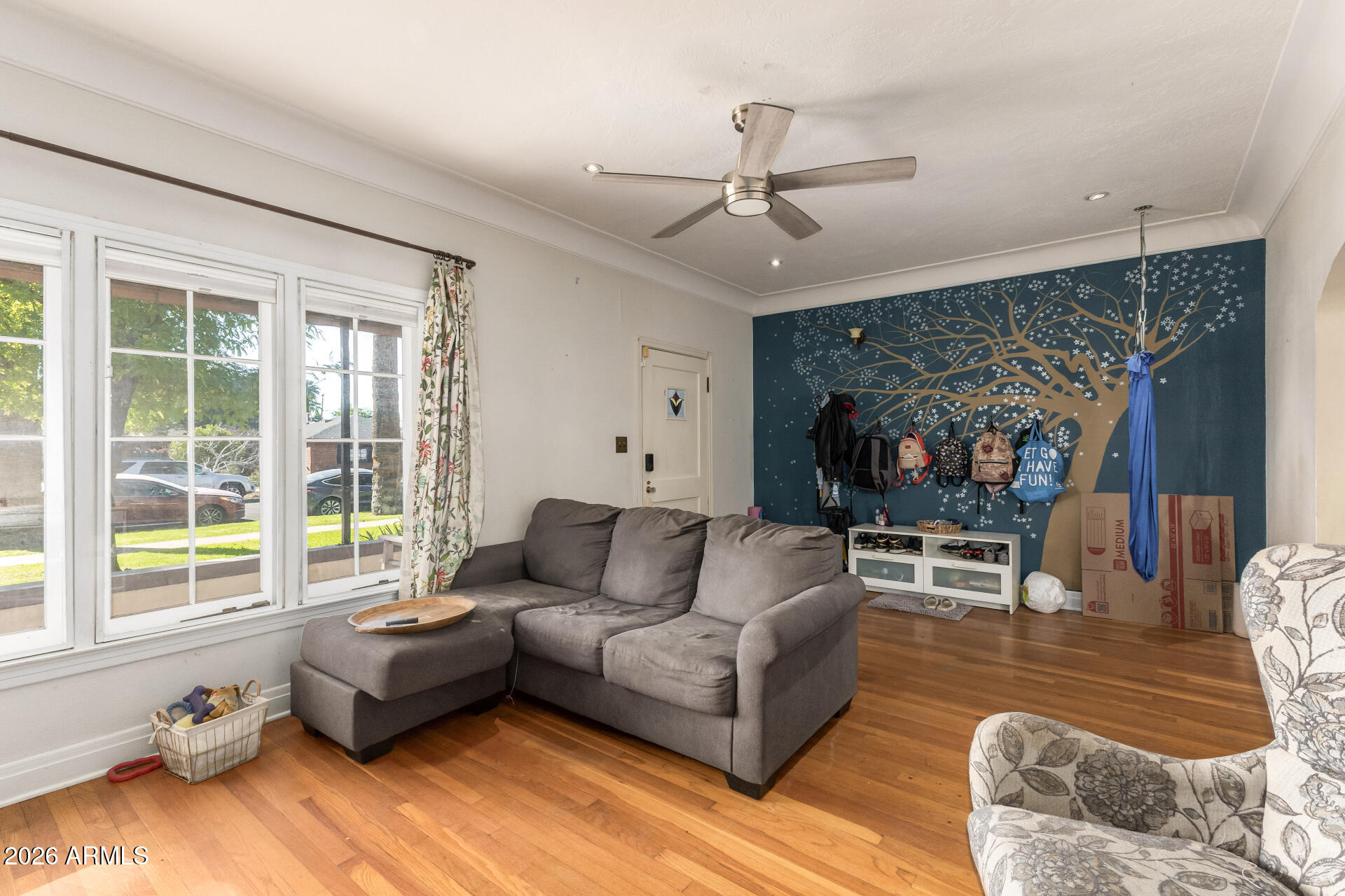 910 W PORTLAND Street